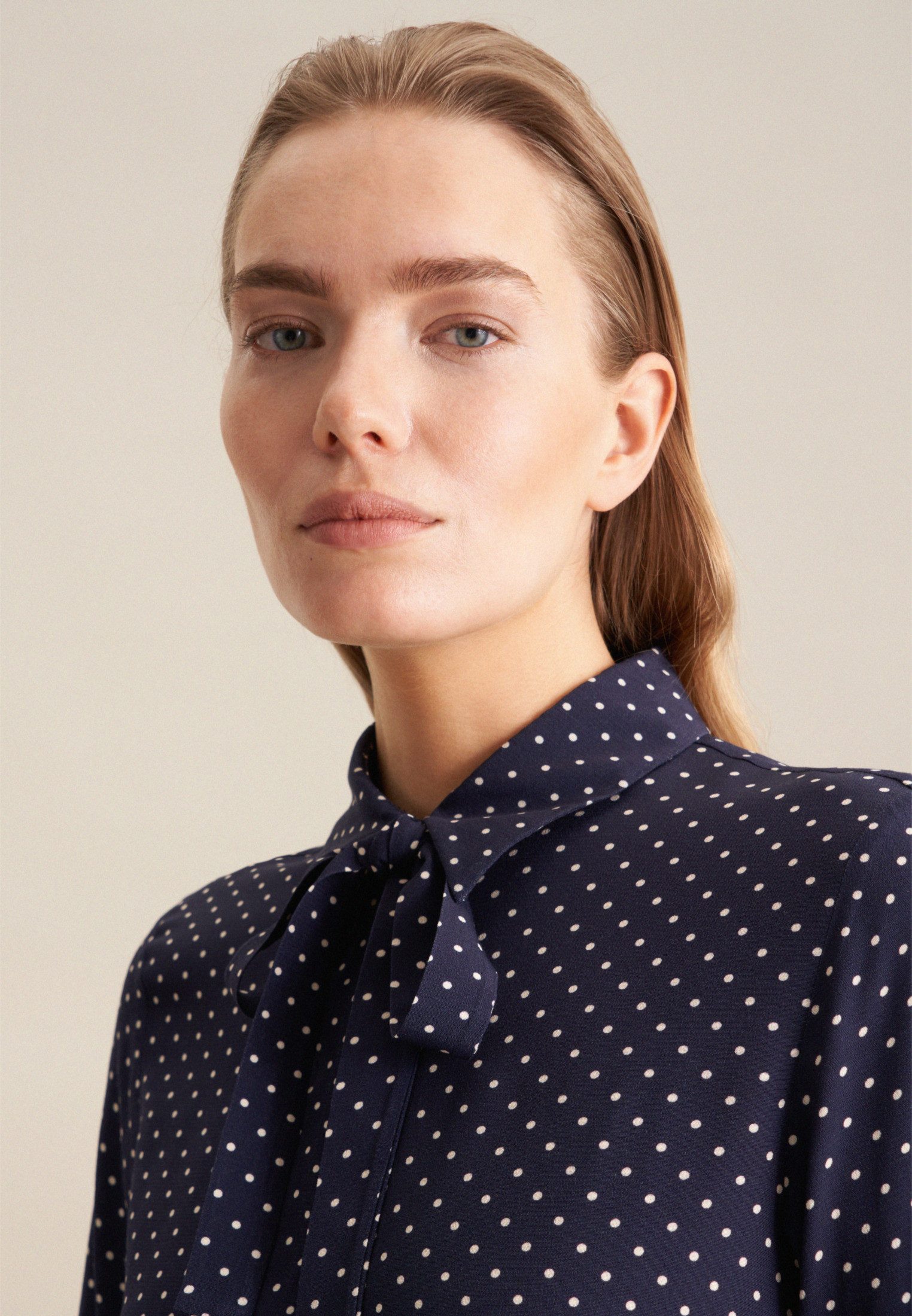seidensticker Blouse met kraagstrik Lange mouwen kraag stippen