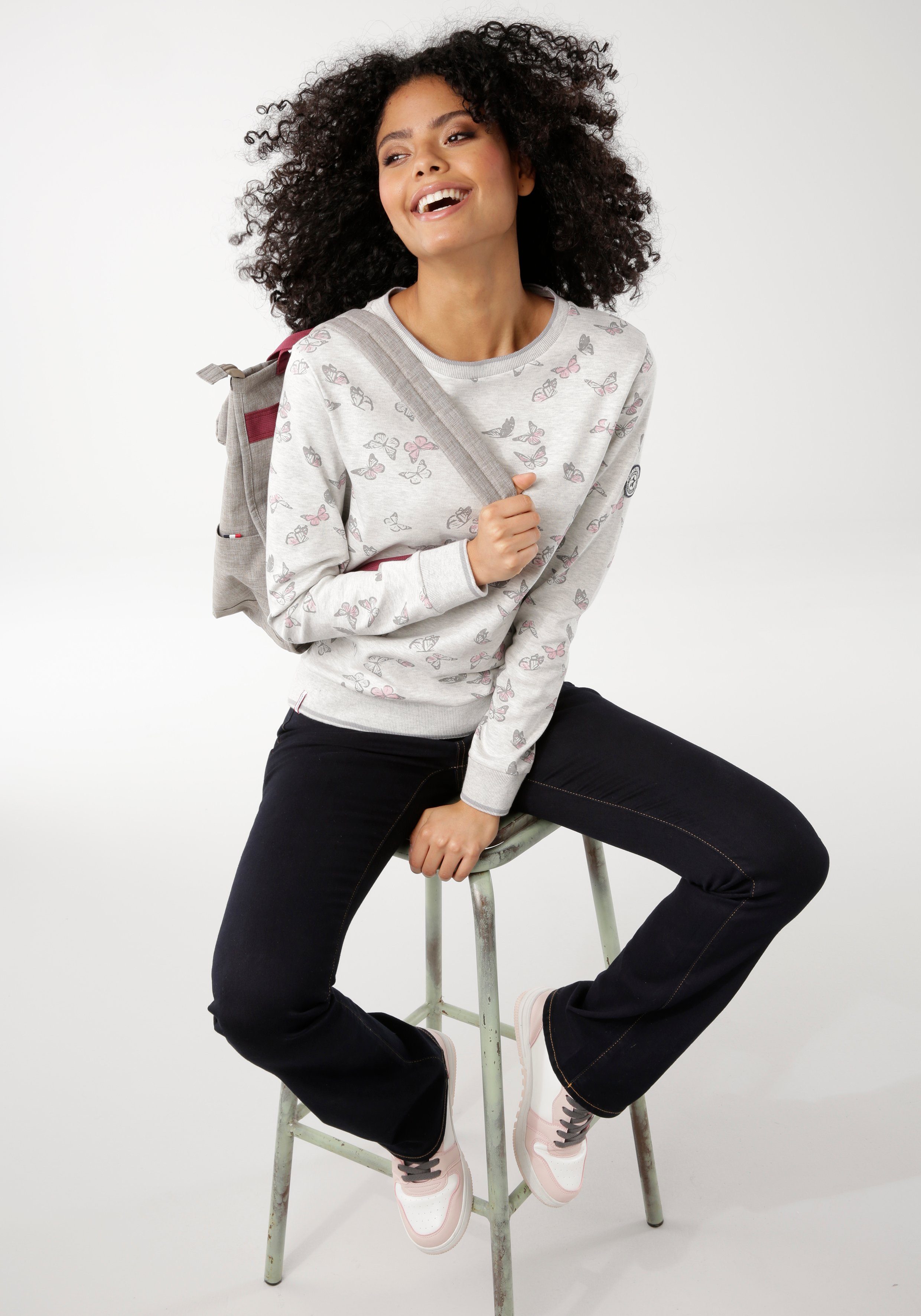 KangaROOS Sweatshirt met trendy all-over vlinderprint