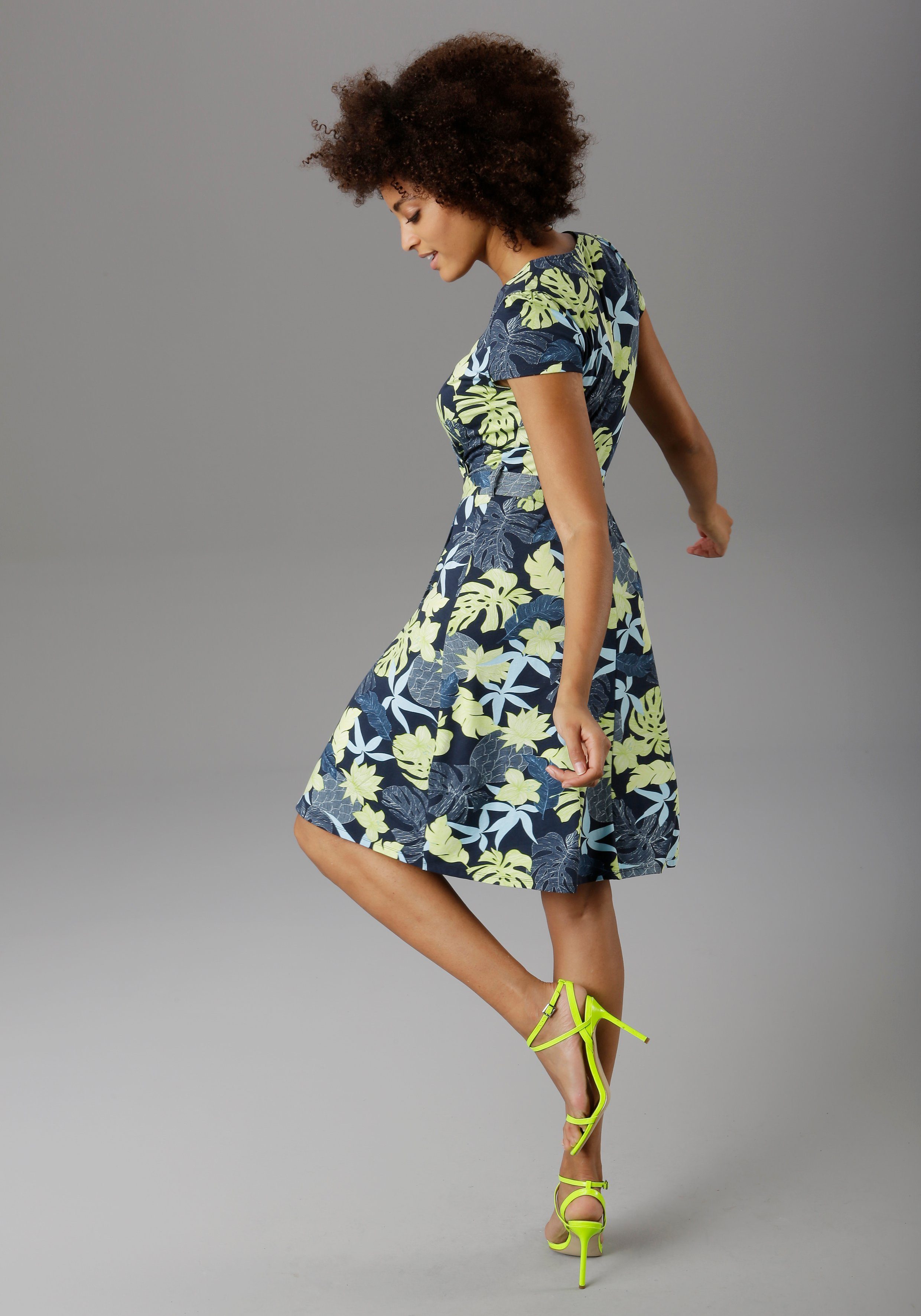 Aniston SELECTED Zomerjurk in modieuze kleuren