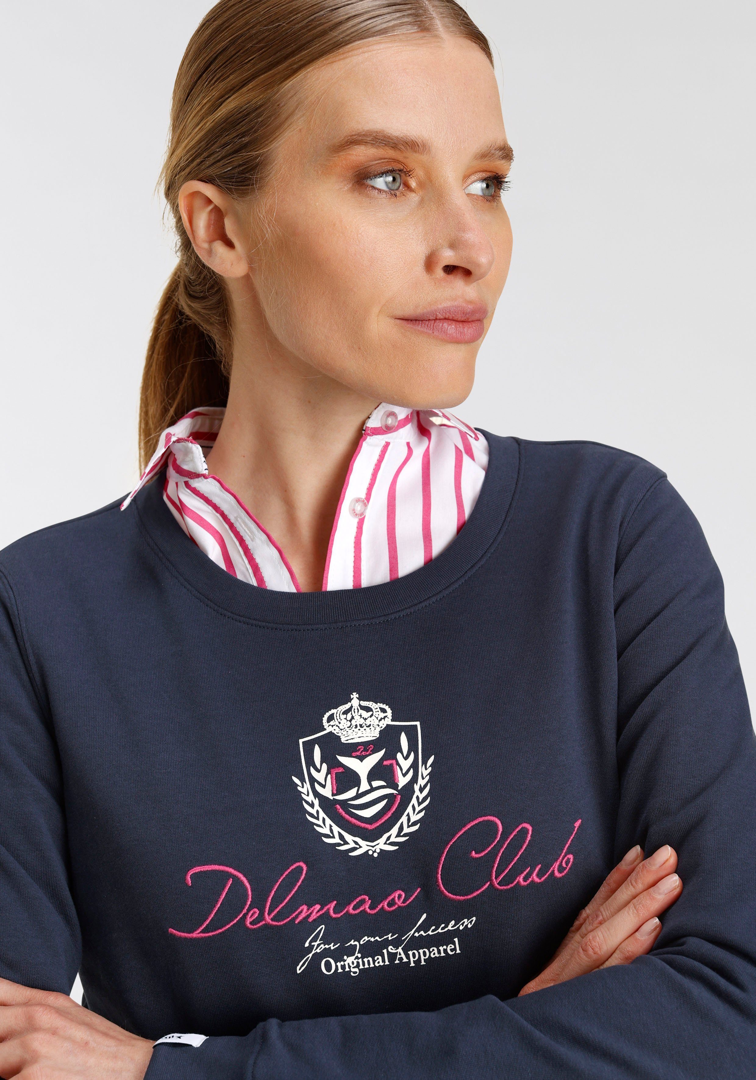 DELMAO Sweatshirt in verkorte lengte met elegant borduursel - nieuw merk!