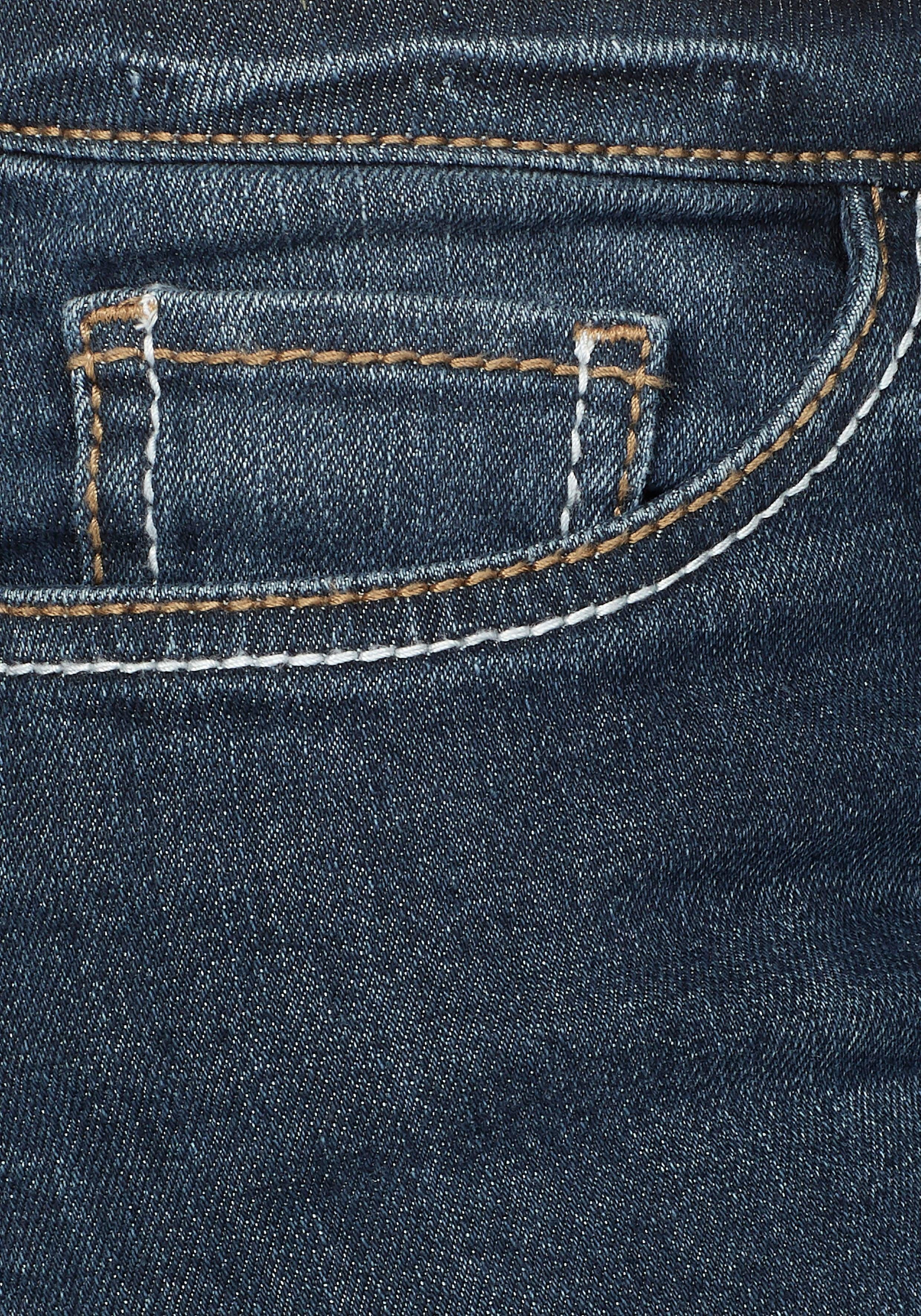 Arizona Bootcut jeans Met contrasterende stiksels normale taille, bootcut, 5-pocket-stijl, donkere wassing