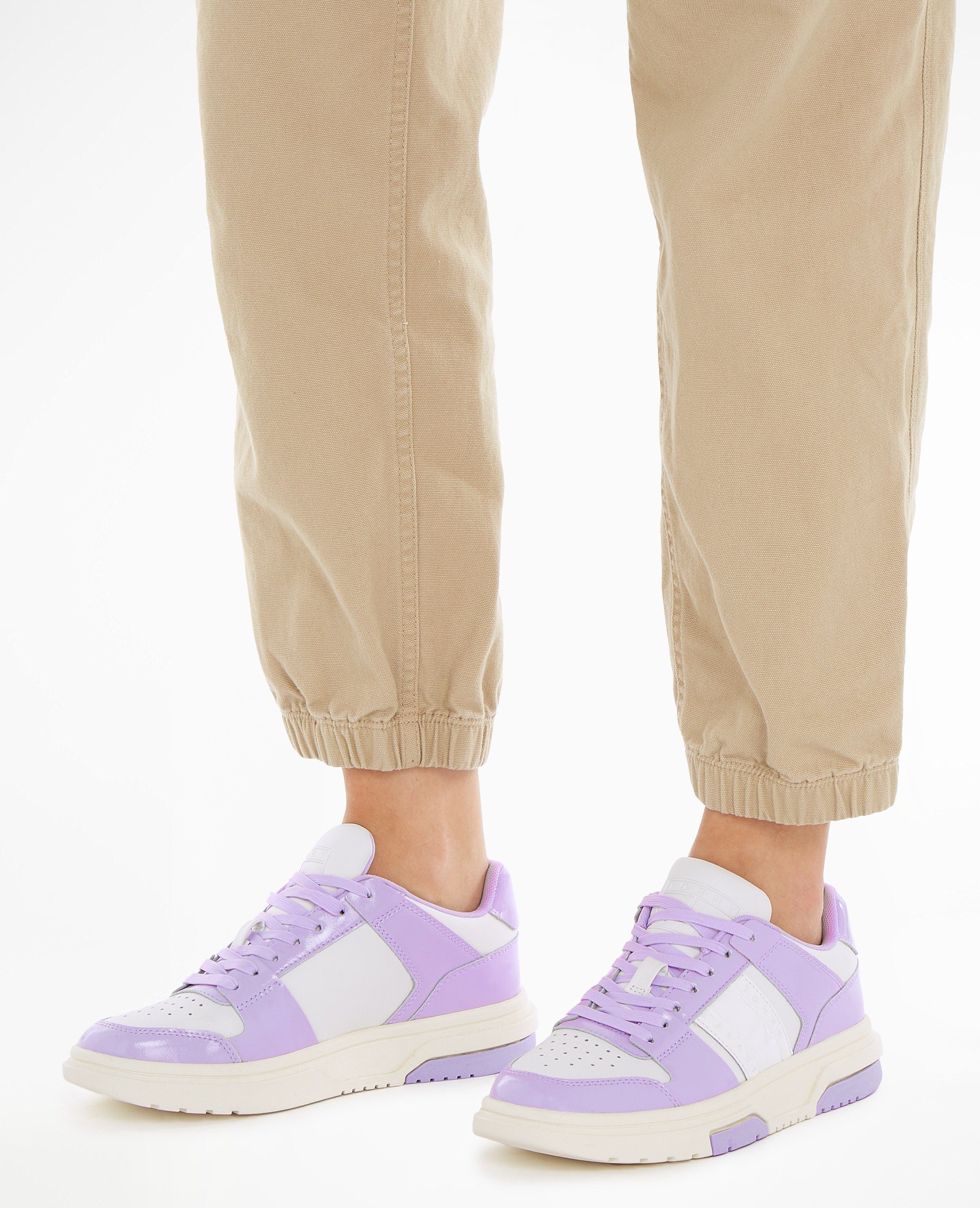 TOMMY JEANS Plateausneakers THE BROOKLYN PATENT met contrastafwerking, vrijetijdsschoen, lage schoen, veterschoen