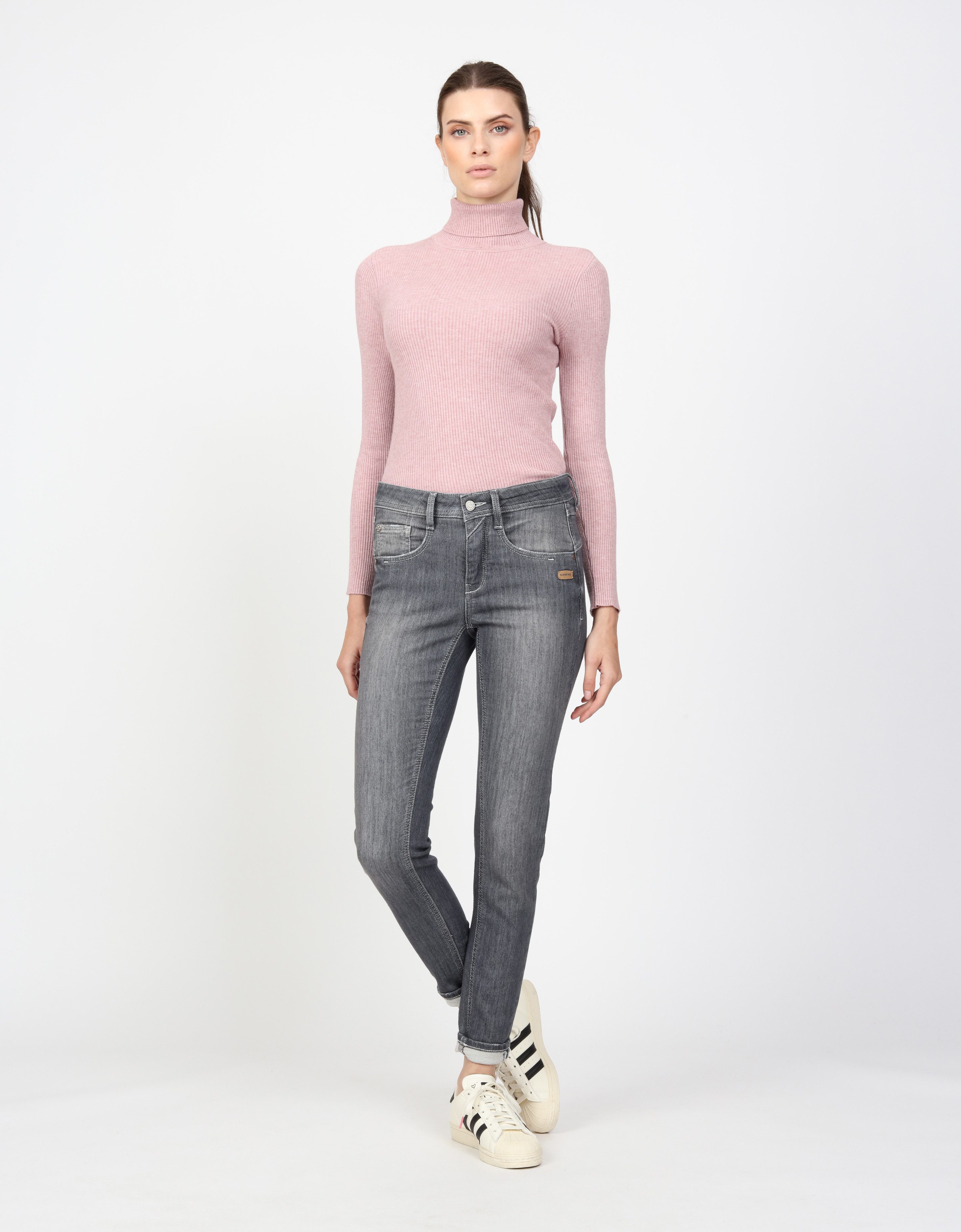 GANG Relax fit jeans 94AMELIE met used-effecten