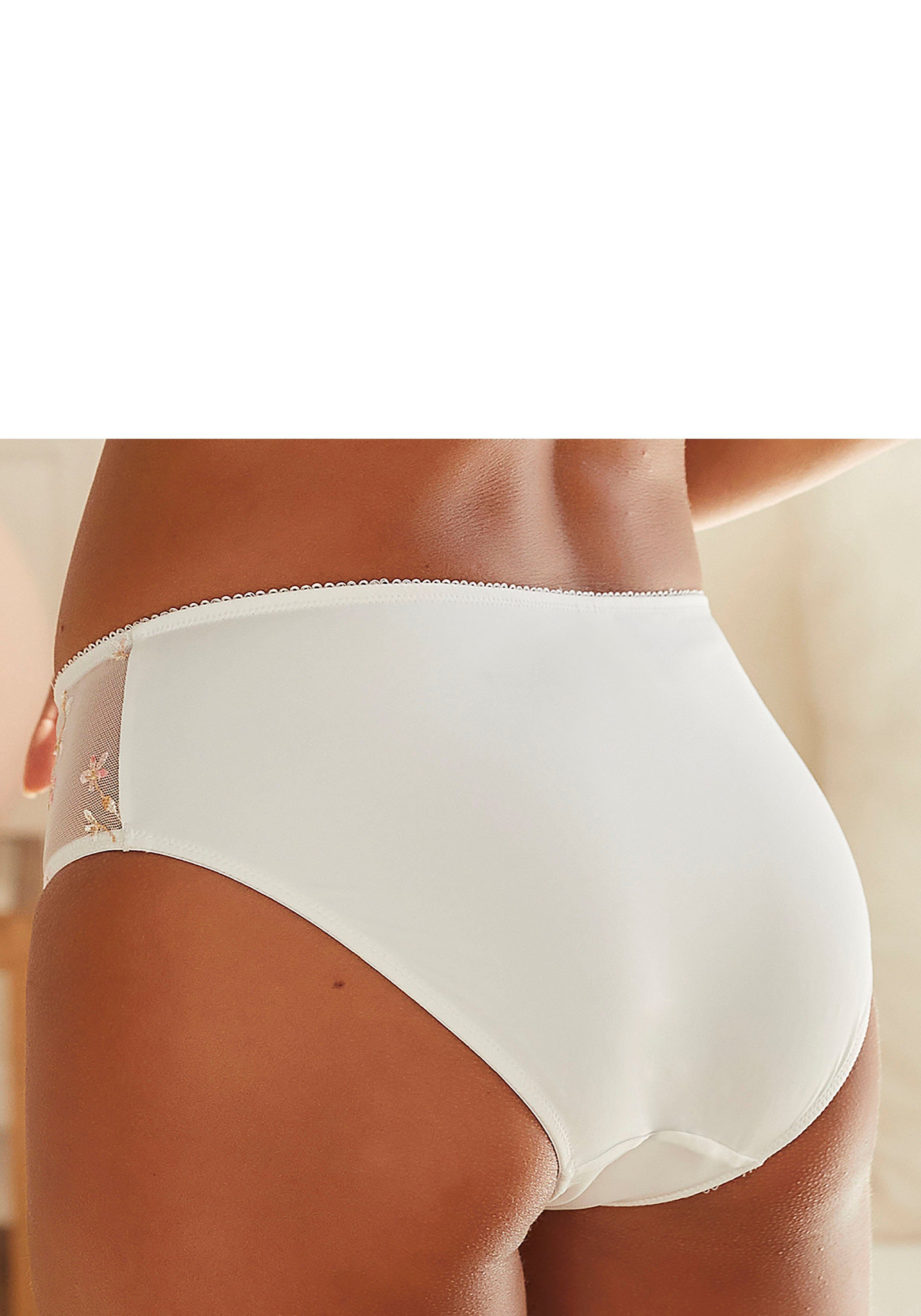 Nuance Slip met fijne borduursel-kant in bloemige look