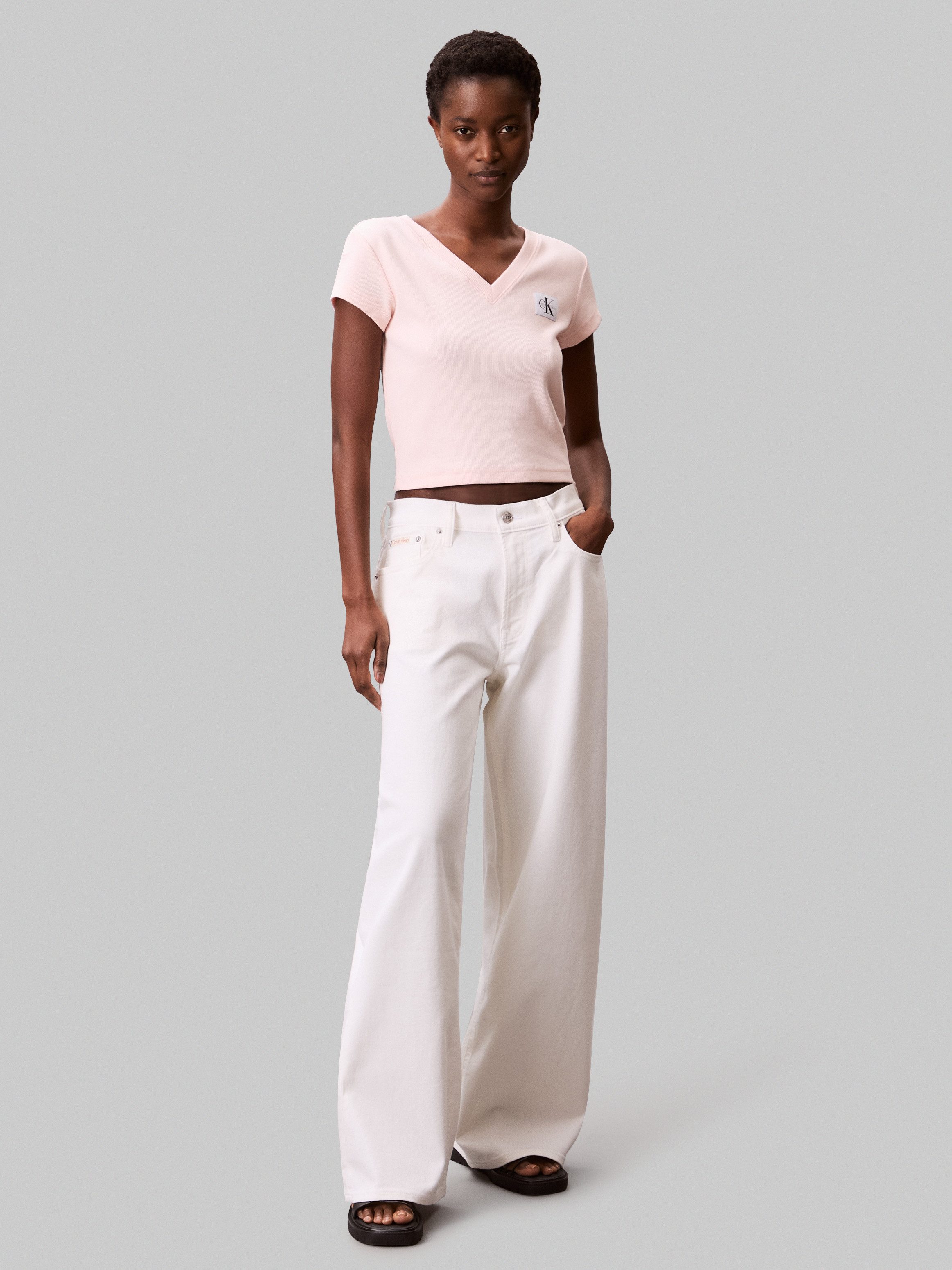 Calvin Klein T-shirt A- SS WOVEN LABEL RIB VNECK TEE