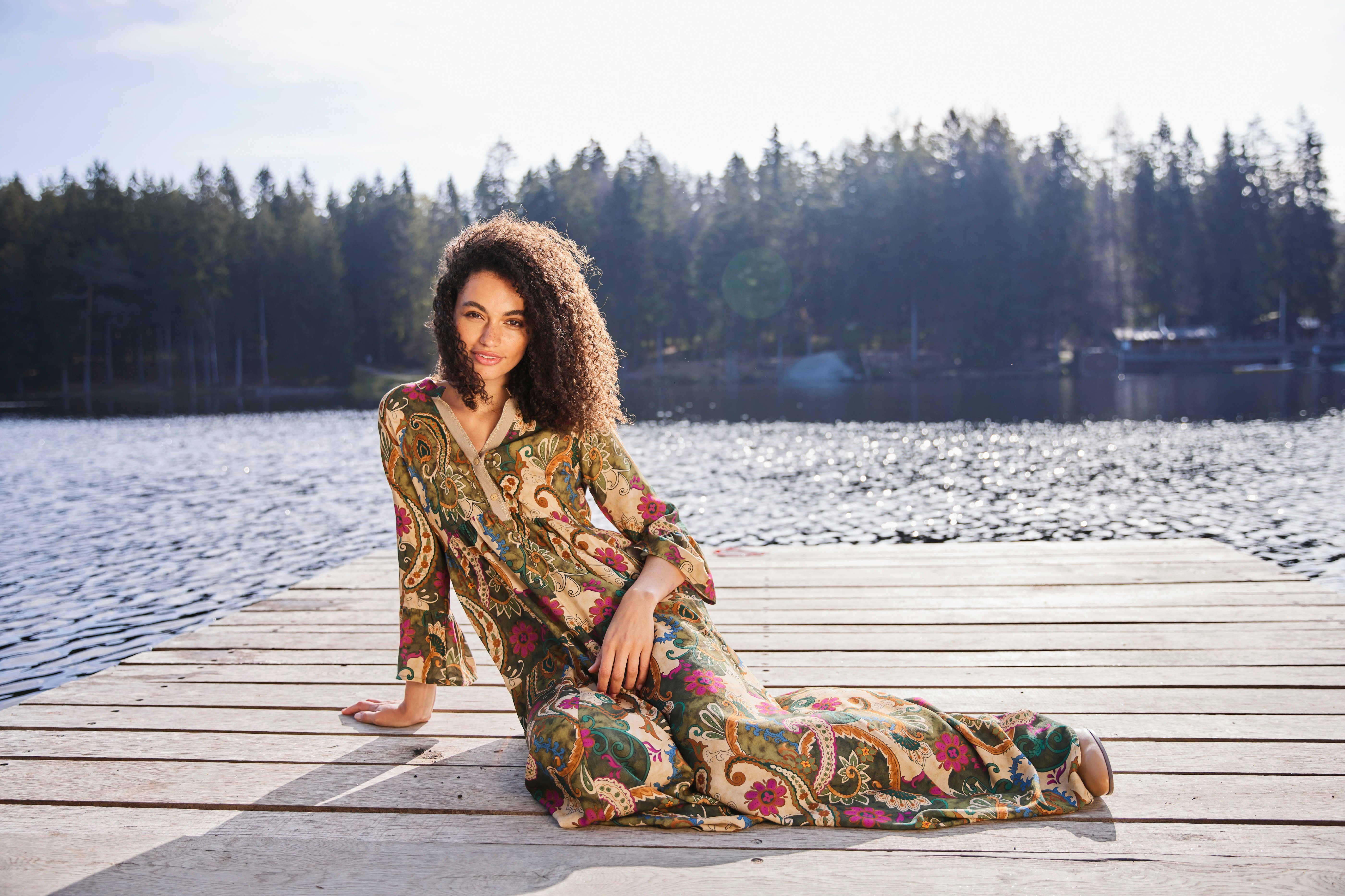 Aniston CASUAL Maxi-jurk met kleurrijke bloemen- en paisley-print