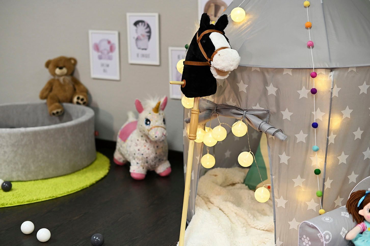 Knorrtoys® Stokpaardje Blacky met geluid