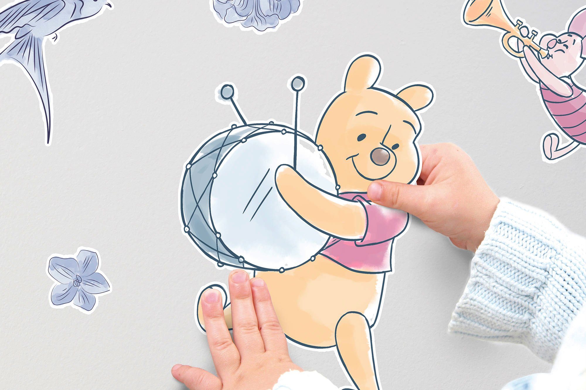 Komar Wandfolie Winnie the Pooh - Flowers & Music - afm. 50 x 70 cm (12-delig)