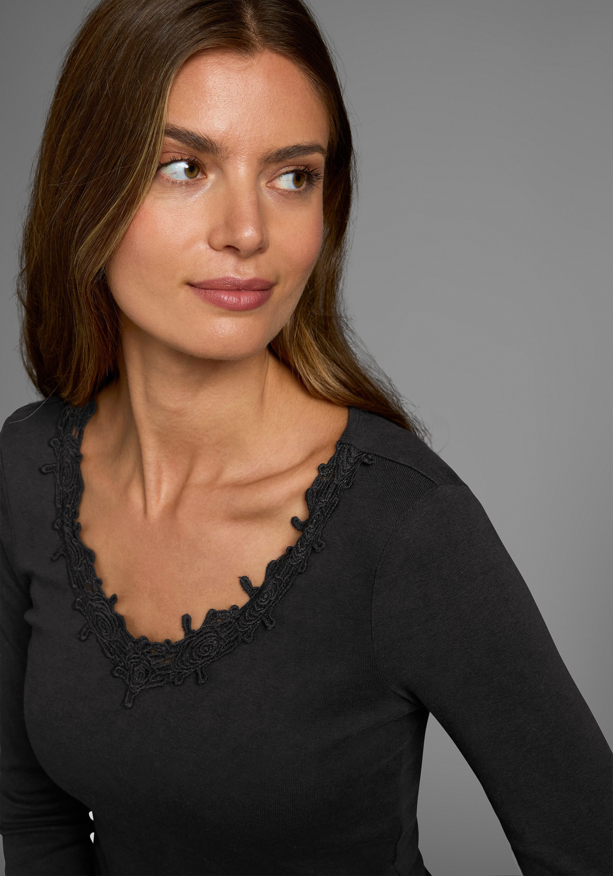 AJC Shirt met lange mouwen Lange mouwen, figuurvolgend, met betoverende kant