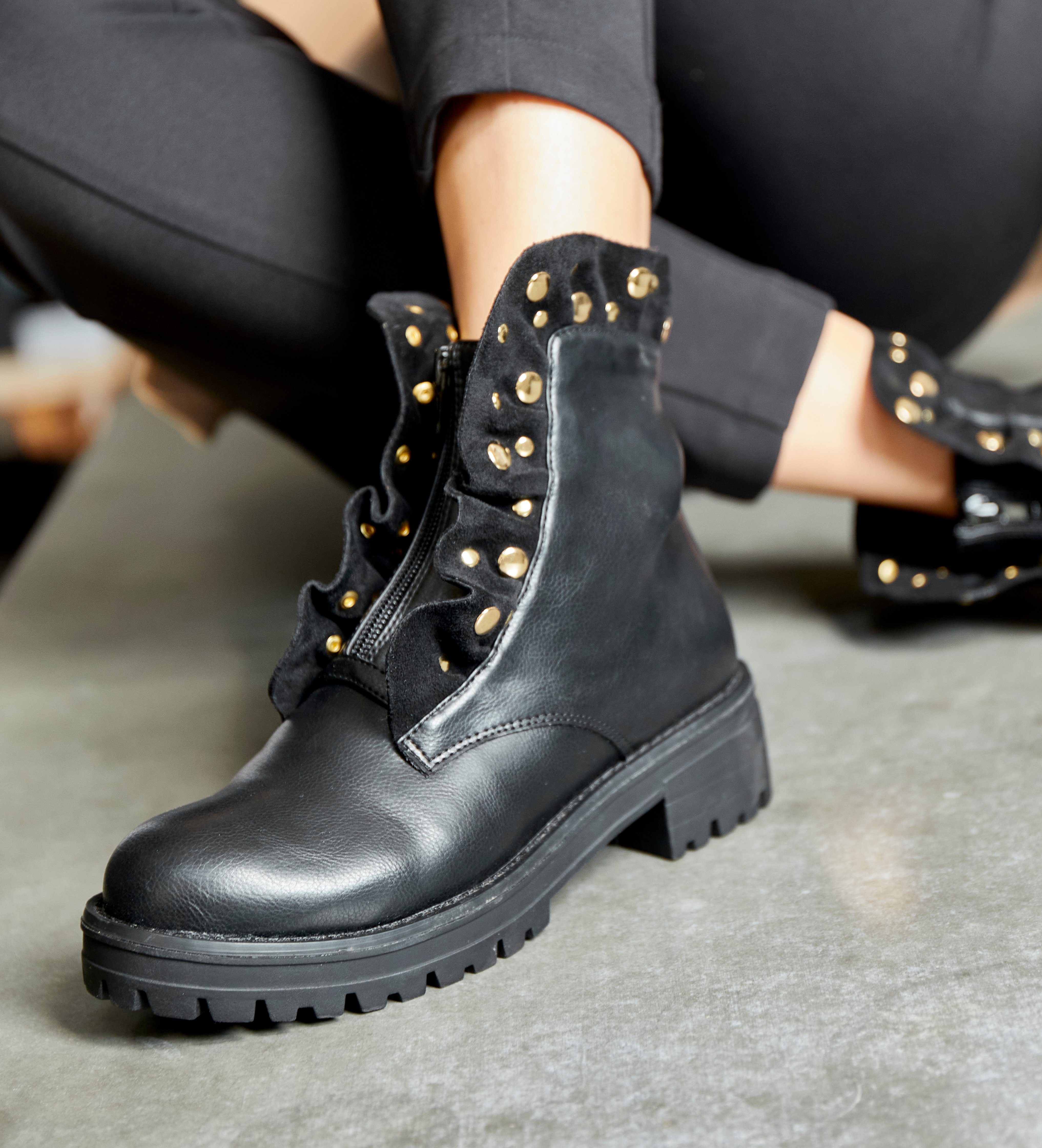 Lascana Laarzen met ritssluiting met glinsterende steentjes en kleine ruches, laarsjes, ankle boots