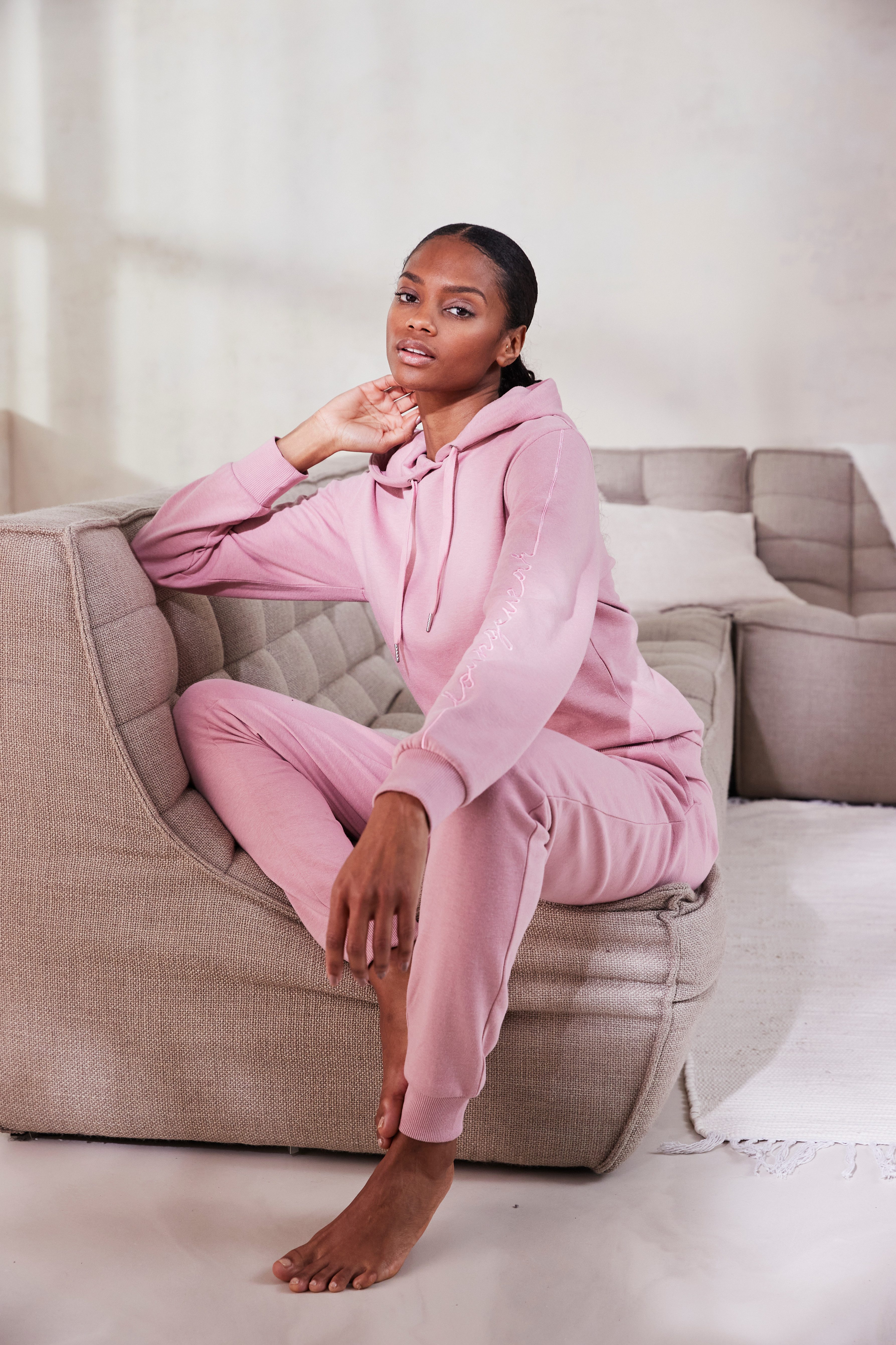 Vivance Hoodie met zij-loungewear borduring, loungeshirt