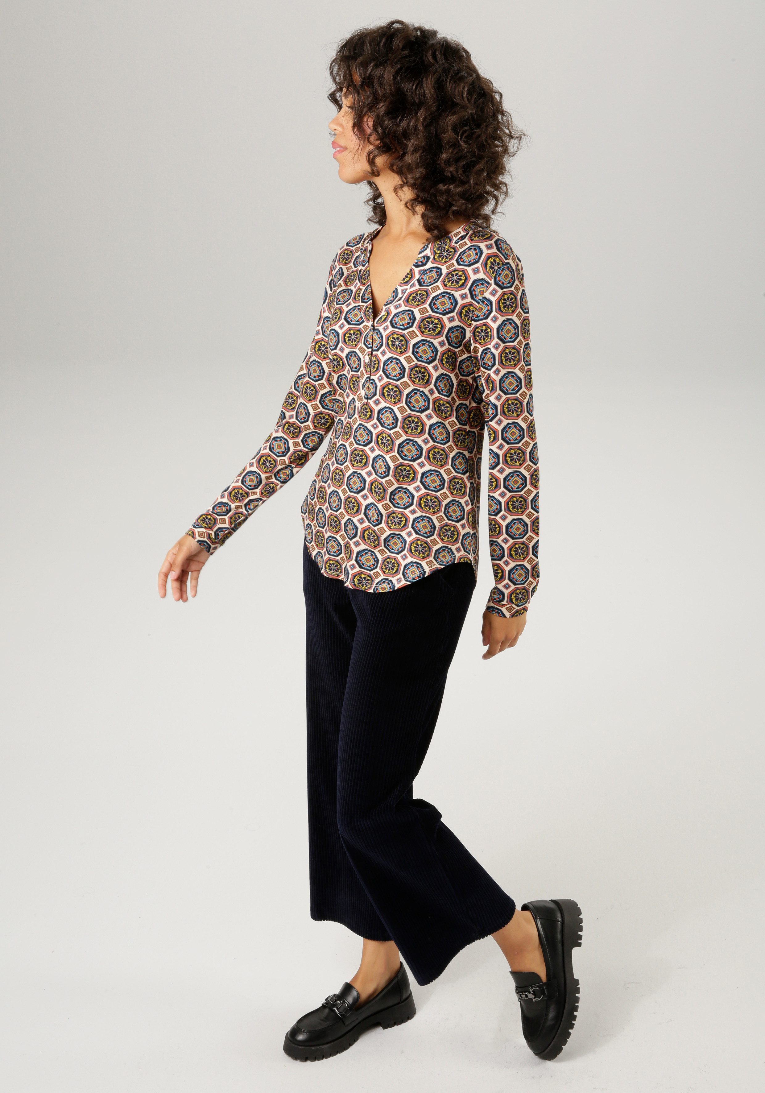 Aniston CASUAL Blouse zonder sluiting met kleurharmonieuze retro-print