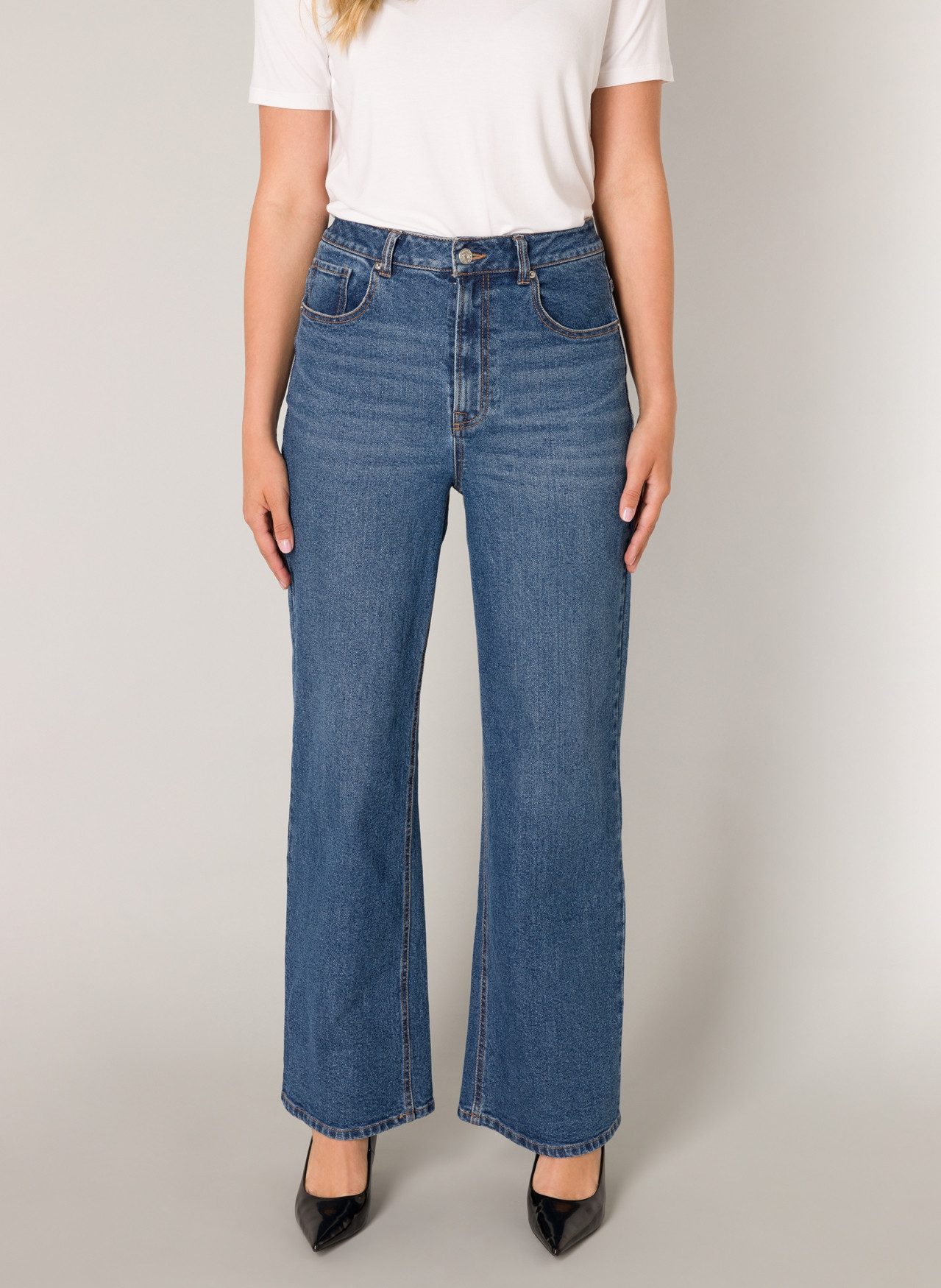 Base Level Wijde jeans AMY met wassing