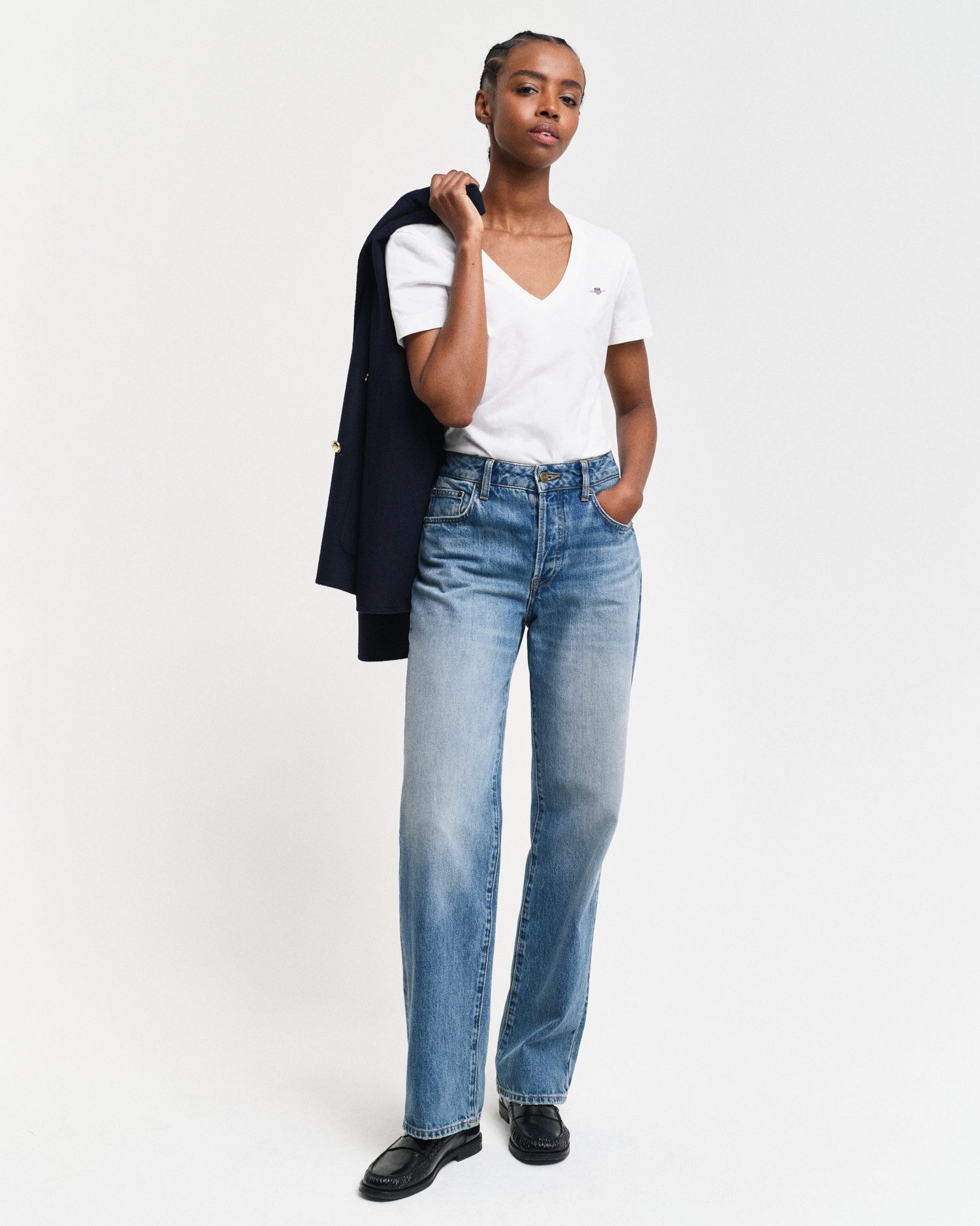 Gant T-shirt REG SHIELD KA V-NECK T-SHIRT met een klein geborduurd logo op de borst