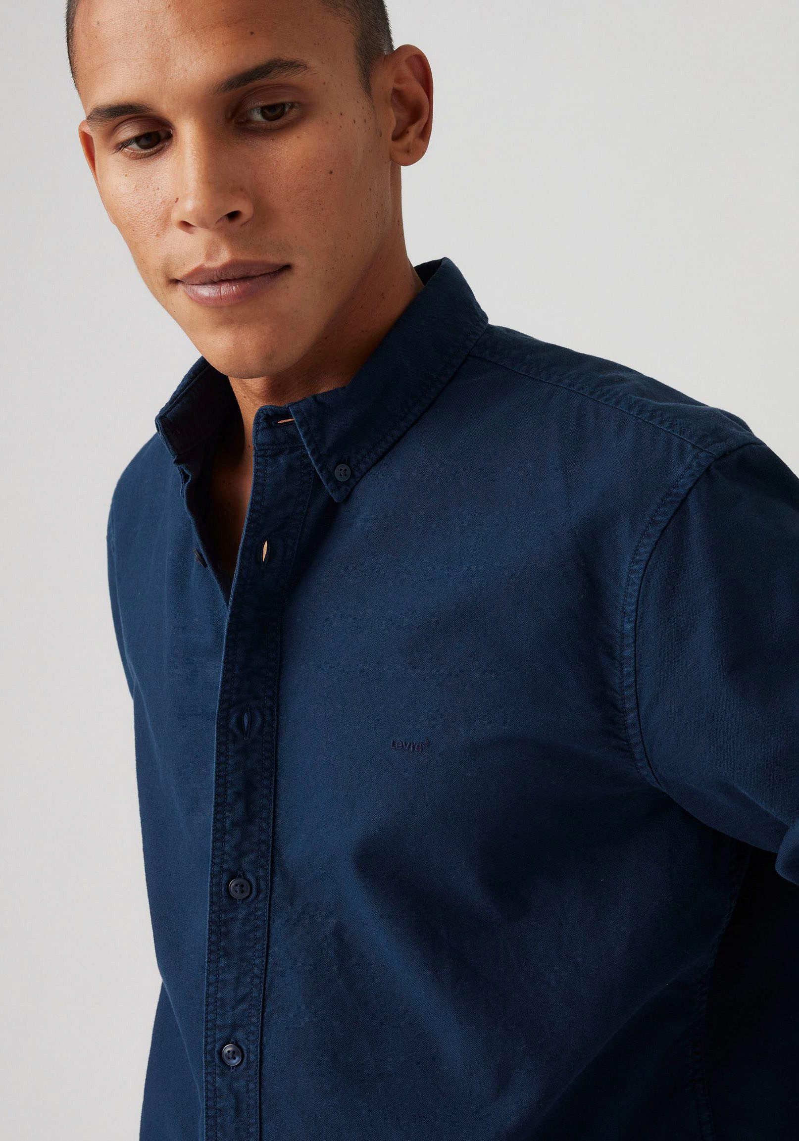 Levi's® Overhemd met lange mouwen AUTHENTIC BUTTON DOWN met ton-in-ton logo-borduursel op de borst