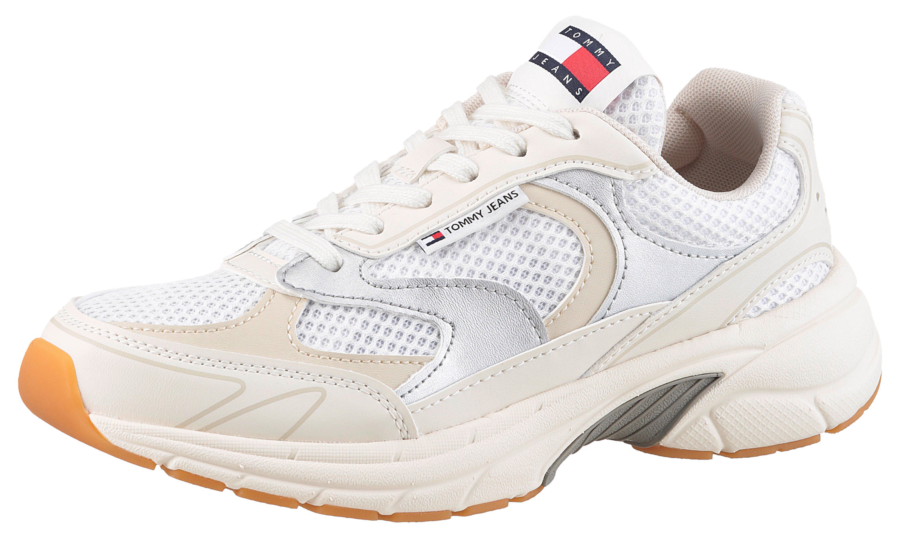 TOMMY JEANS Sneakers met sleehak THE CONEY METALLIC vrijetijdsschoen, veterschoen, lage schoen, ugly sneaker, logo-patch