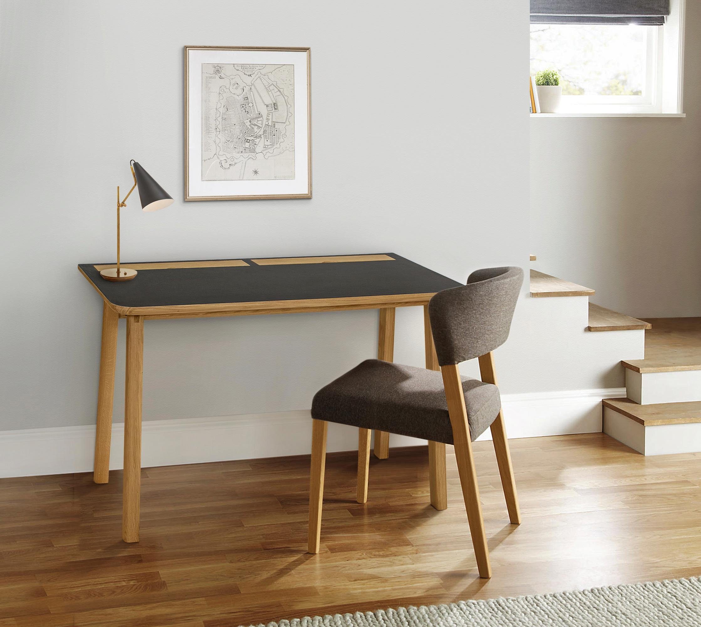 Woodman Bureau Mati met twee leren tassen opzij van de tafel voor bergruimte