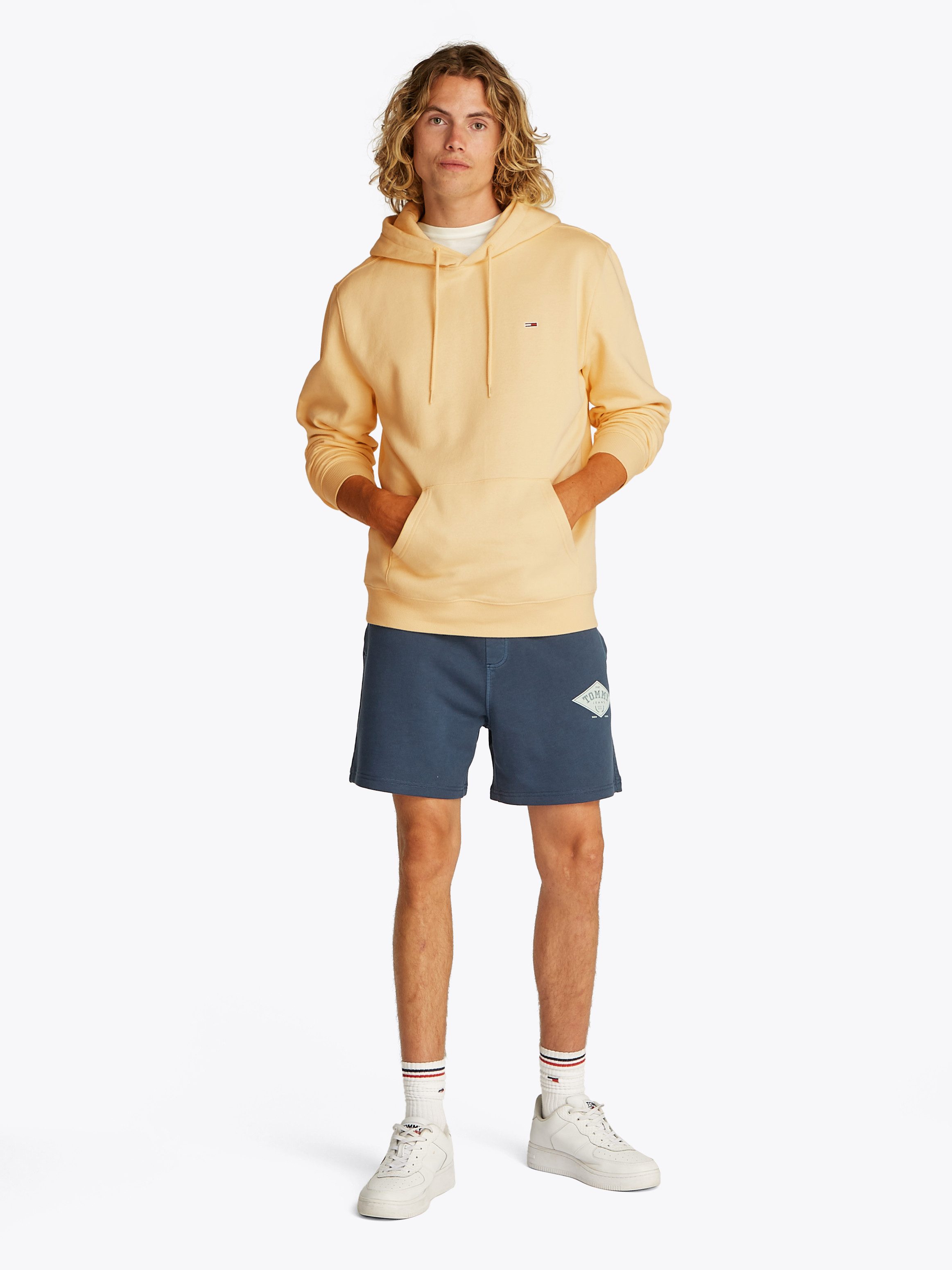 TOMMY JEANS Sweatshirt TJM REG S FLAG HOODIE met geborduurd merklogo op borsthoogte