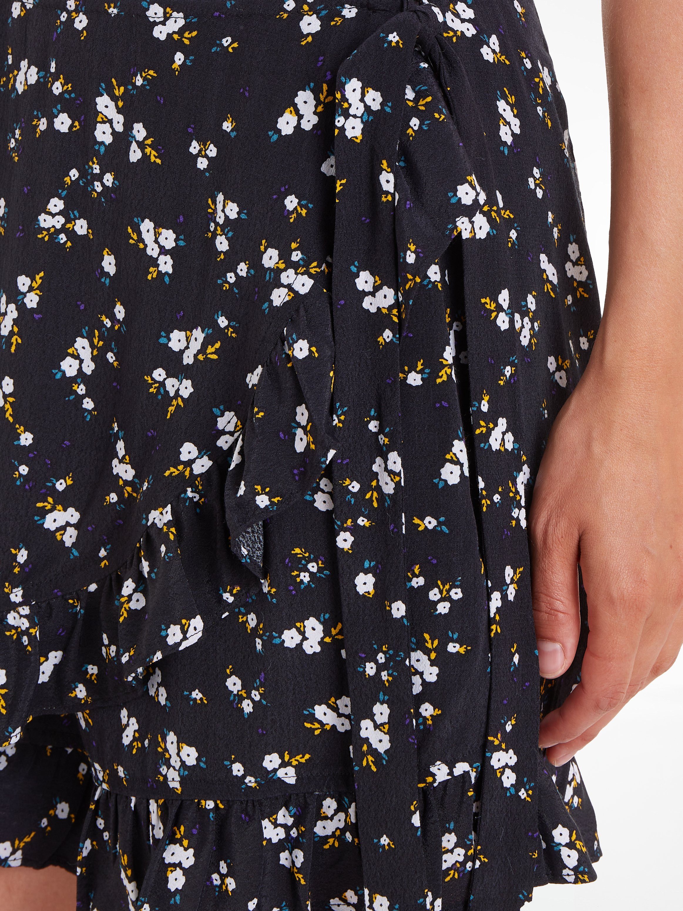 TOMMY JEANS Broekrok TJW FLORAL RUFFLE WRAP SKORT Webrok met Tommy Jeans merklabel
