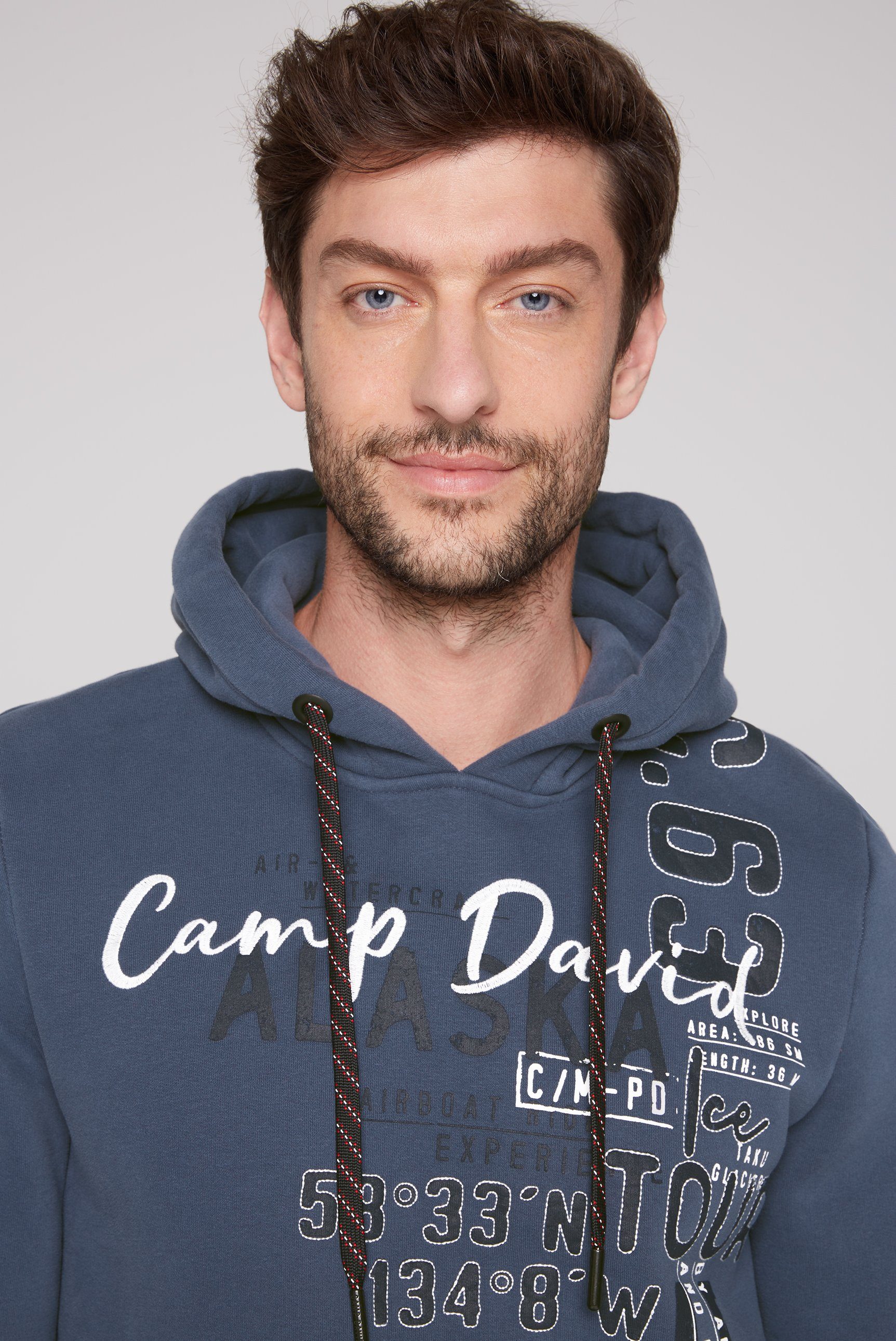 CAMP DAVID Hoodie met merk-applicaties