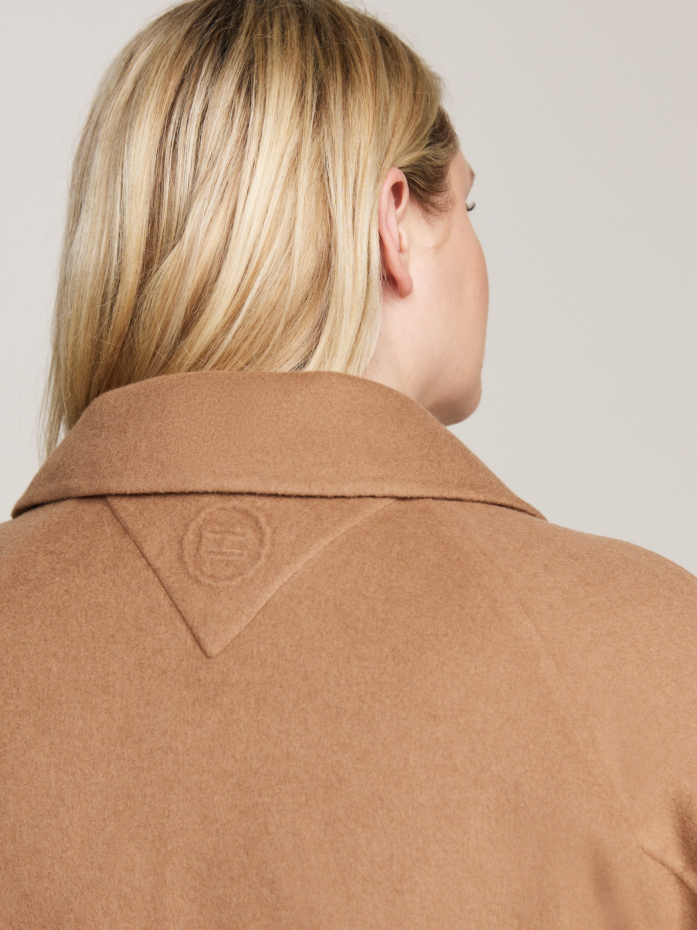 Tommy Hilfiger Curve Korte jas CRV REG DF WOOL BELTED COAT in grote maten, met riem, gestanste tommy-logo op de rug
