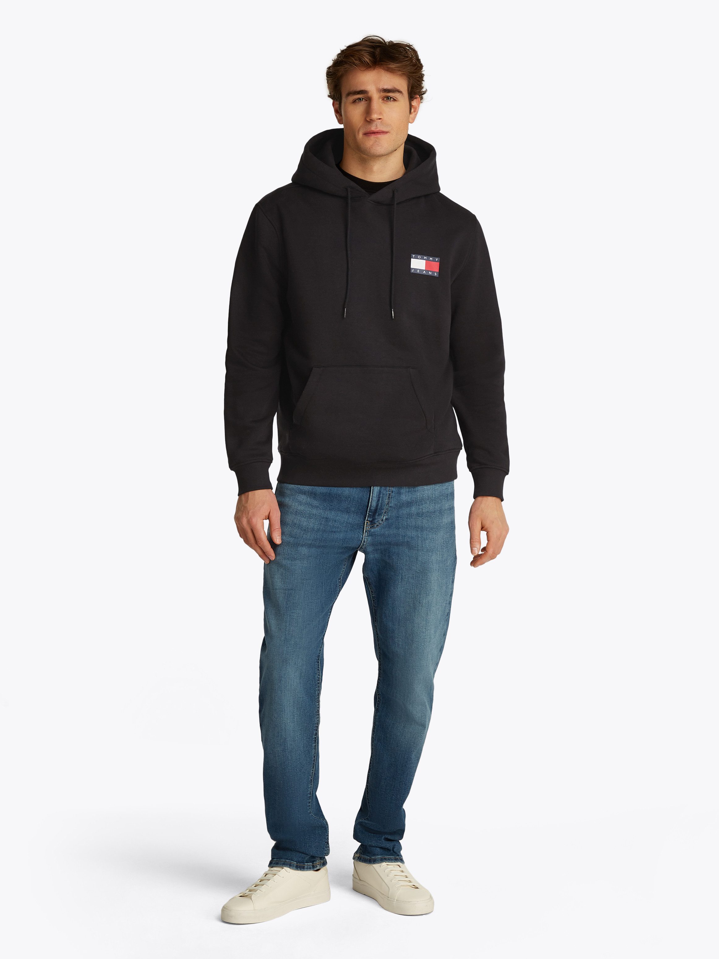 TOMMY JEANS Sweatshirt TJM REG ESSENTIAL FLAG HOOD EXT met bedrukte merklogo op borsthoogte