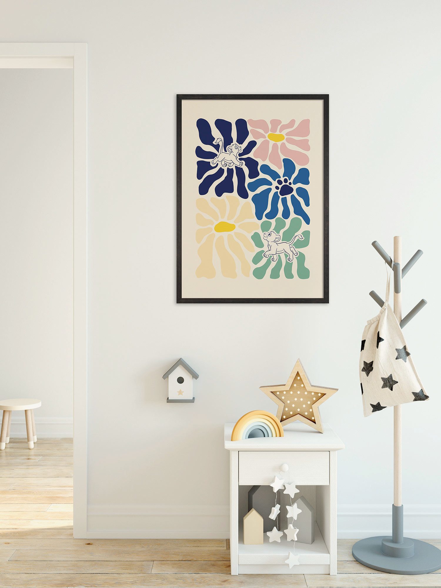 Komar Artprint Disney The Lion King Between Flowers 300 x 280 cm (breedte x hoogte) - behang, vlies, woonkamer, slaapkamer (set)