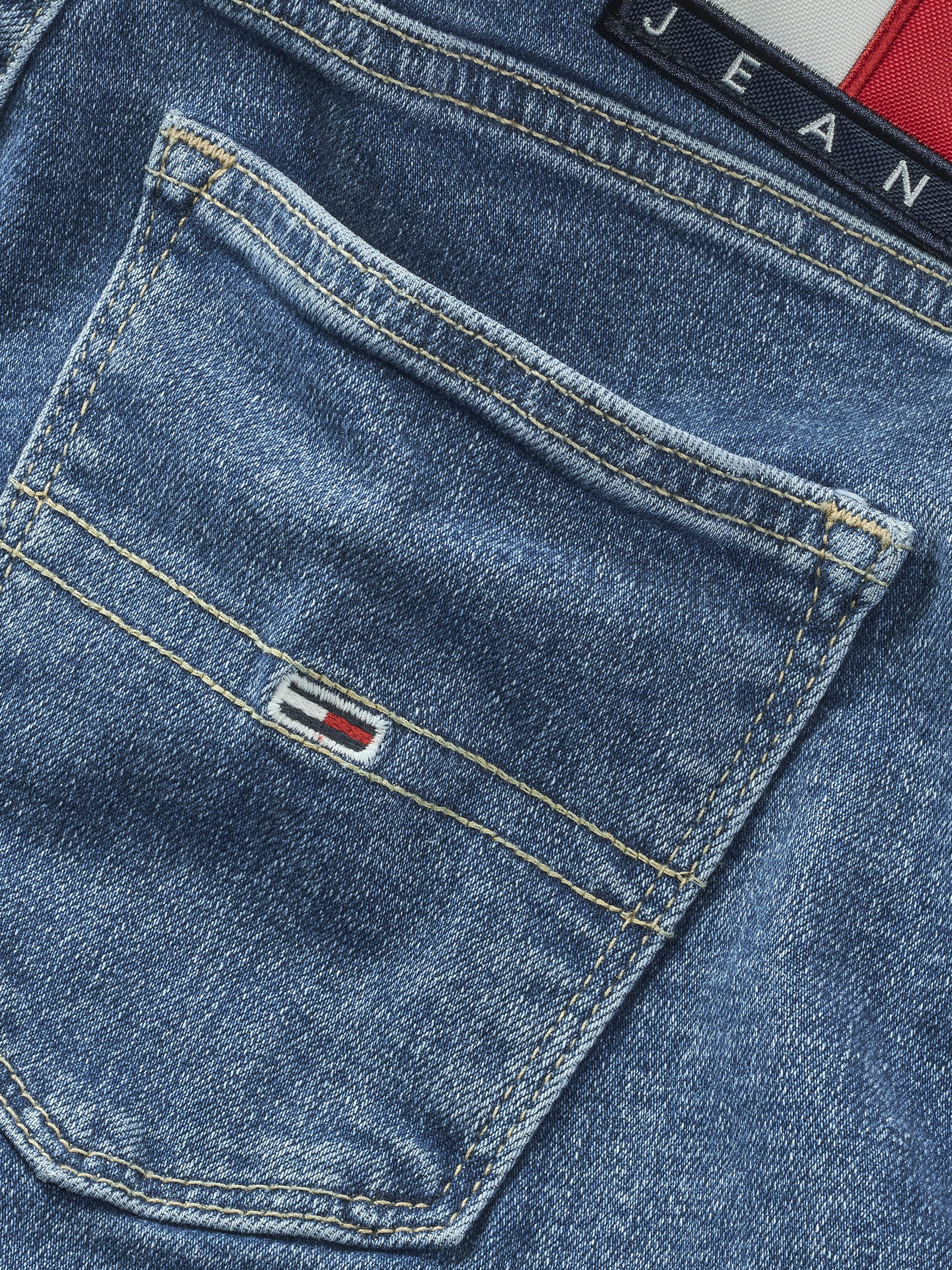 TOMMY JEANS Skinny fit jeans Nora Mid Rise Skinny Fit met wasbeurt met logo-badge