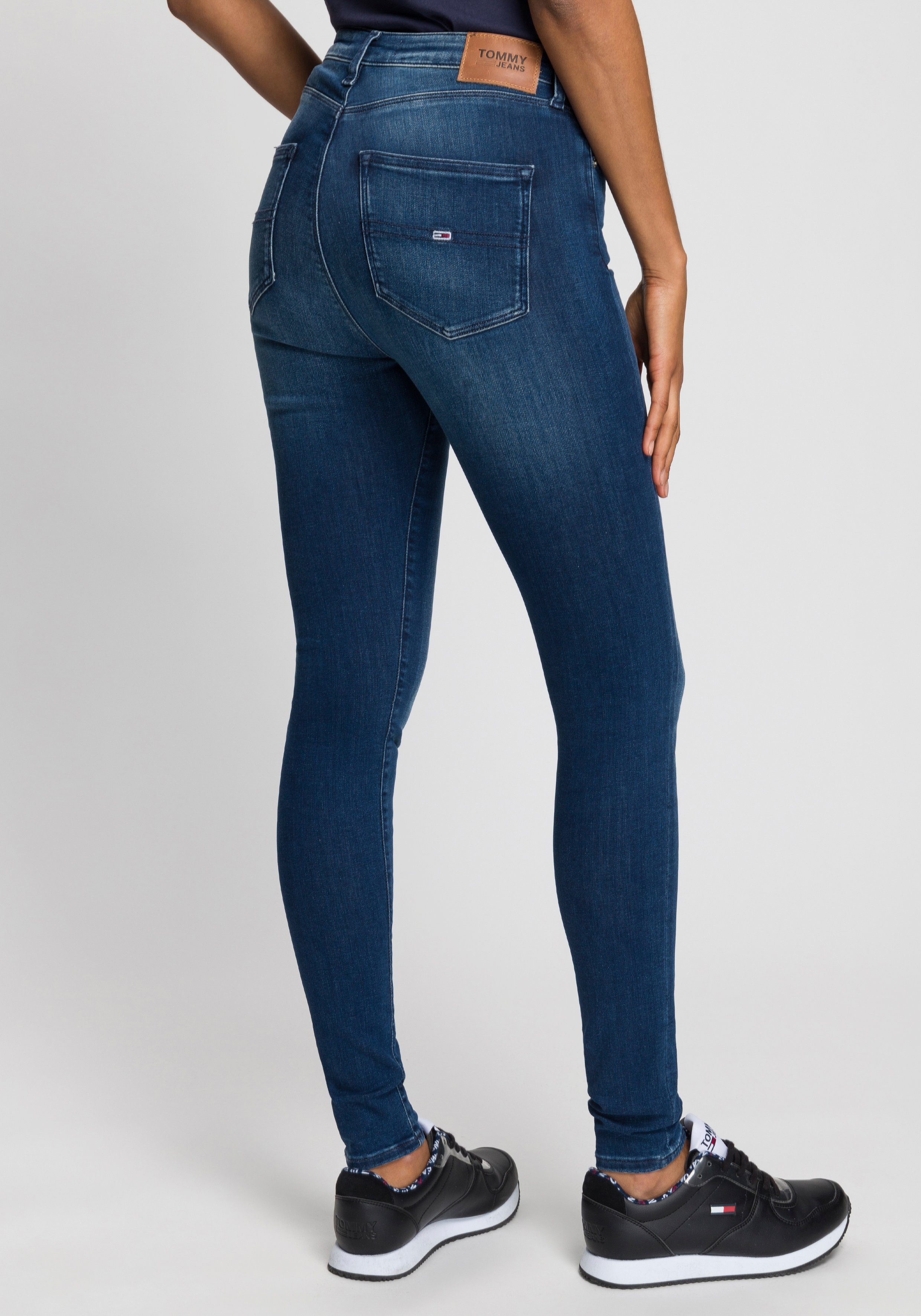 TOMMY JEANS Skinny fit jeans SYLVIA HR SUPER SKNY Hoogwaardige materialen voor een comfortabele en perfecte pasvorm.