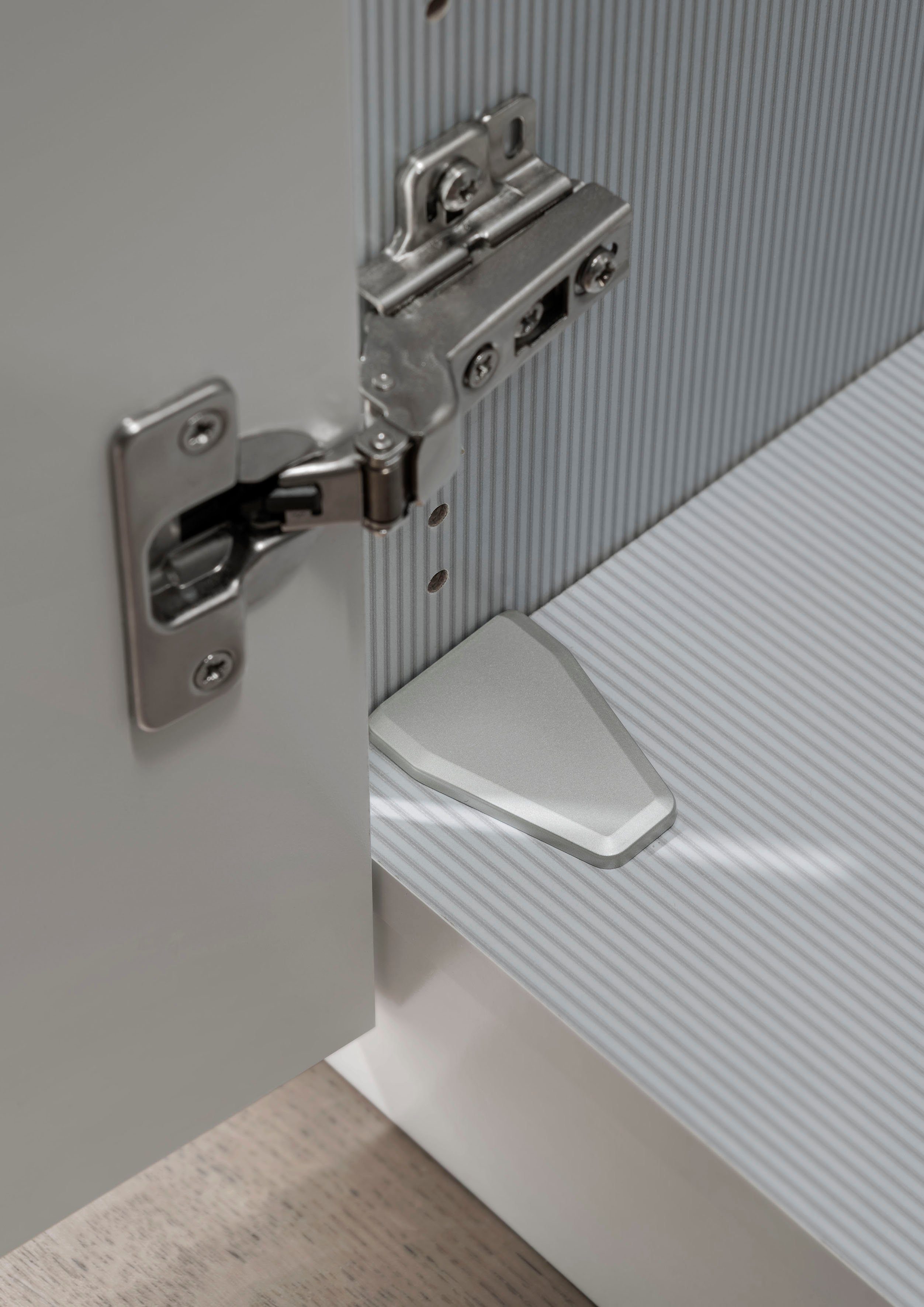 WIEMANN Draaideurkast Monaco, Kledingkast, Kast, Linnenkast, met elegant glazen front met chic glazen front en hoogwaardig beslag inclusief deurdemping