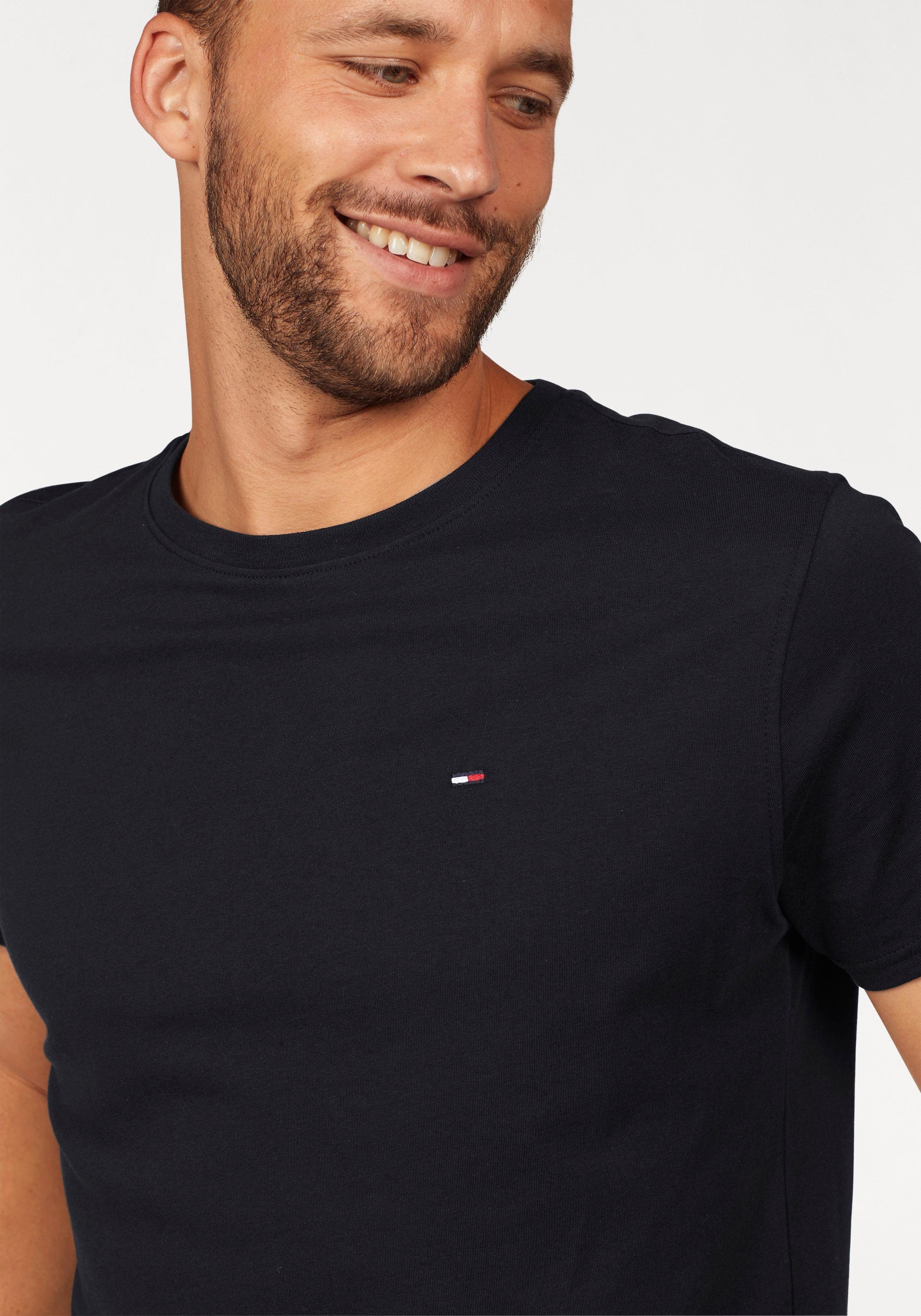 TOMMY JEANS T-shirt TJM ESSENTIAL SOLID TEE met ronde hals en subtiele logo-vlag