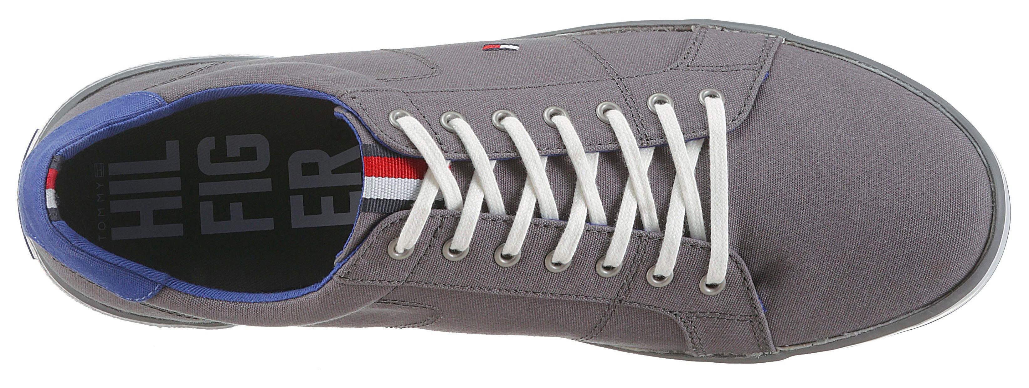Tommy Hilfiger Sneakers H2285ARLOW 1D met zijlogo-vlag, vrijetijdsschoen, lage schoen, veterschoen