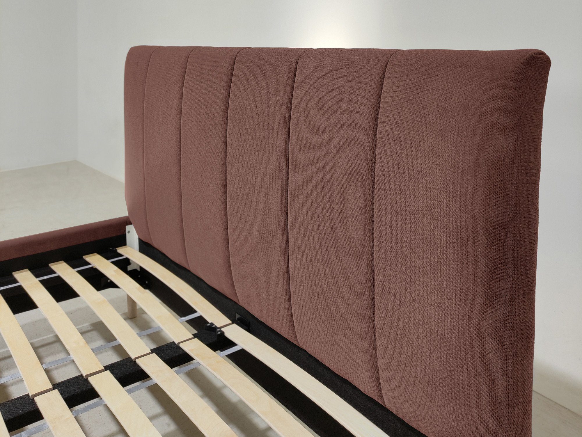 andas Gestoffeerd bed Muhos met een bekleed hoofdbord, incl. lattenbodem