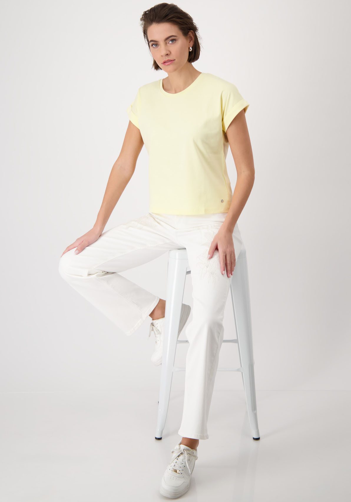 Monari Shirt met ronde hals met glinsterende steentjes op de schouder