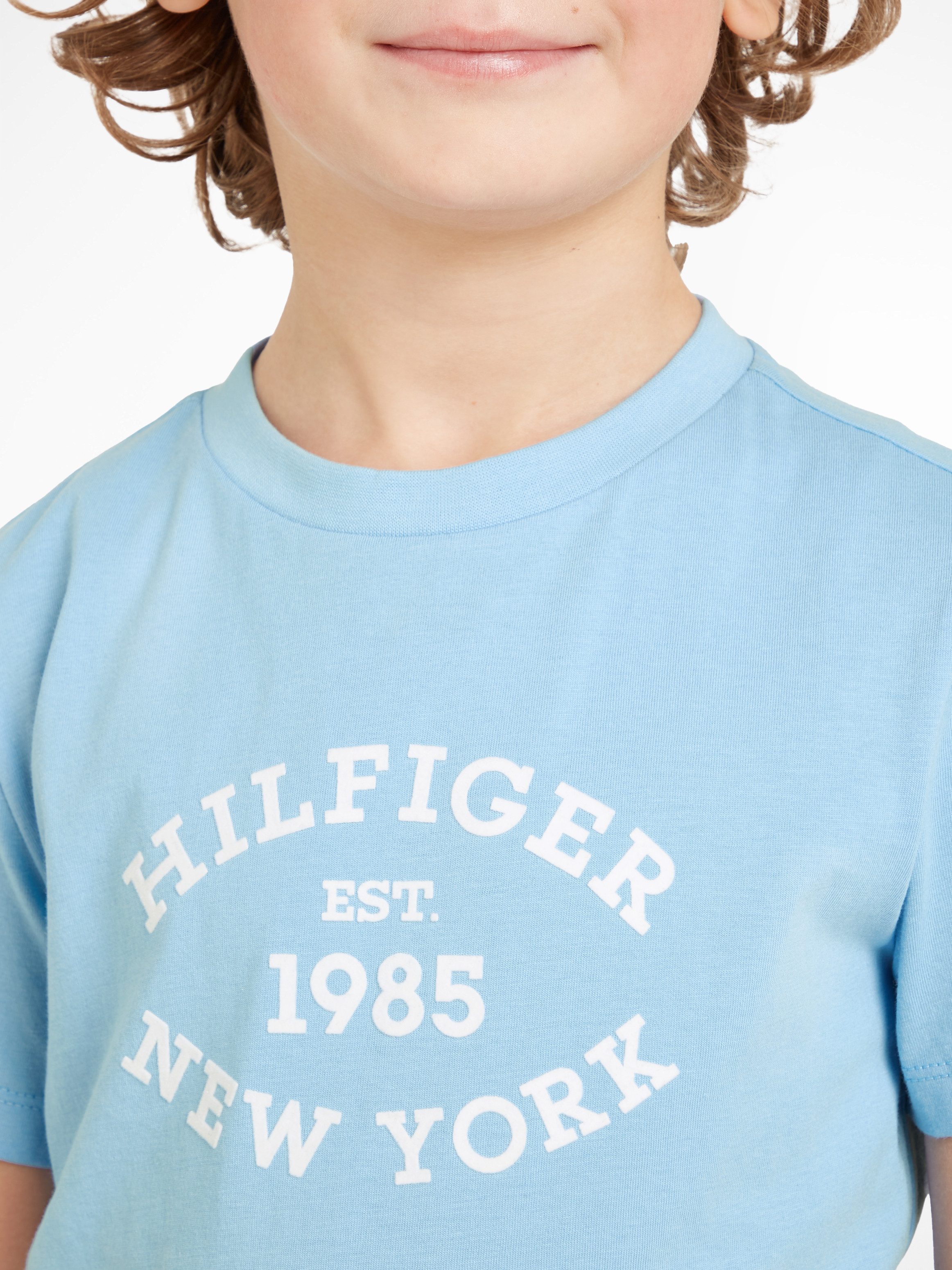 Tommy Hilfiger Shirt met korte mouwen MONOTYPE FLOCK REGULAR TEE SS Kinderen tot 16 jaar met logo-opdruk