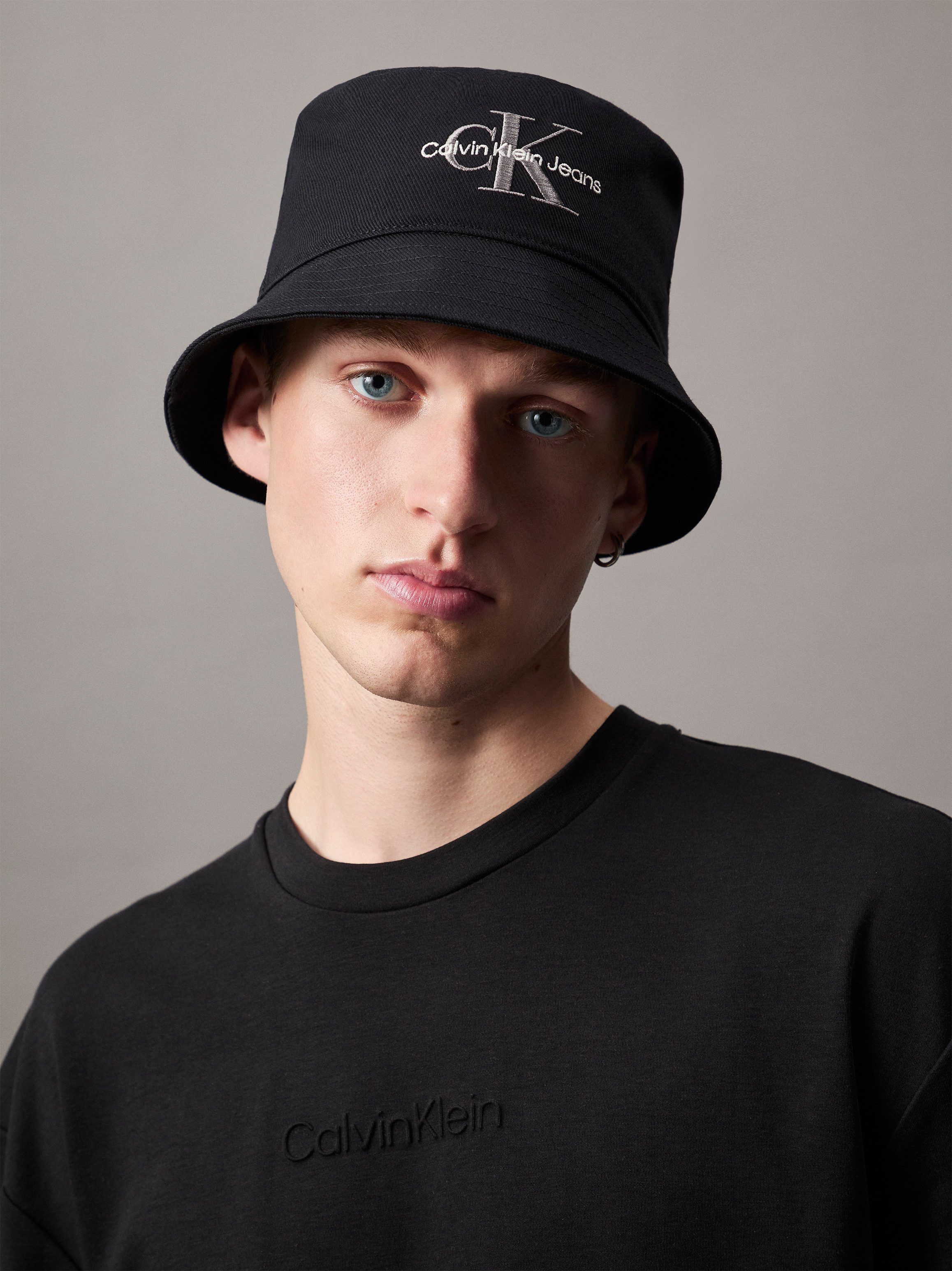 Calvin Klein Vissershoed MONOLOGO EMBROIDERY BUCKET HAT