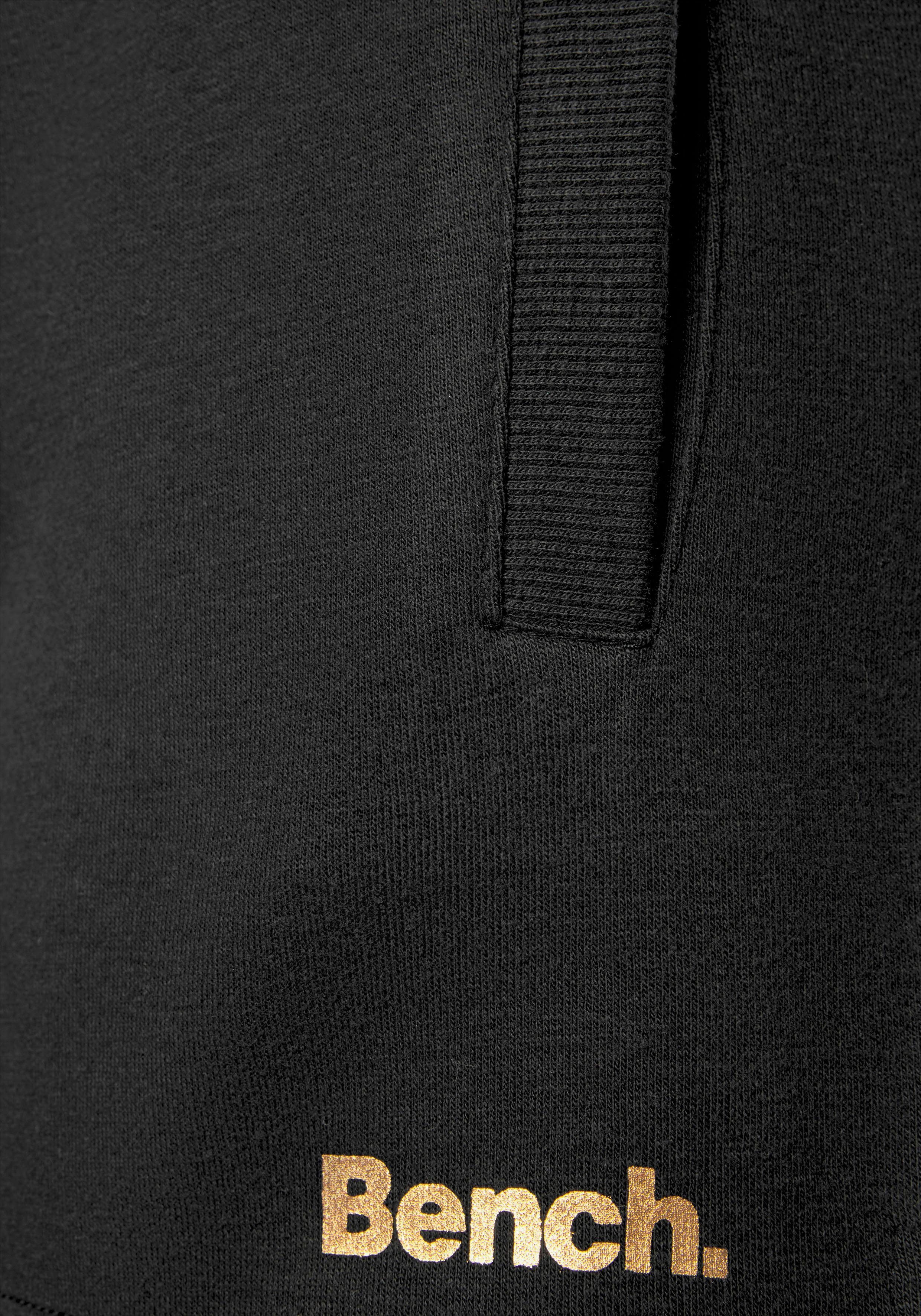 Bench. Loungewear Relaxshorts Sweatbroek met korte zijopeningen en zijzakken, loungewear