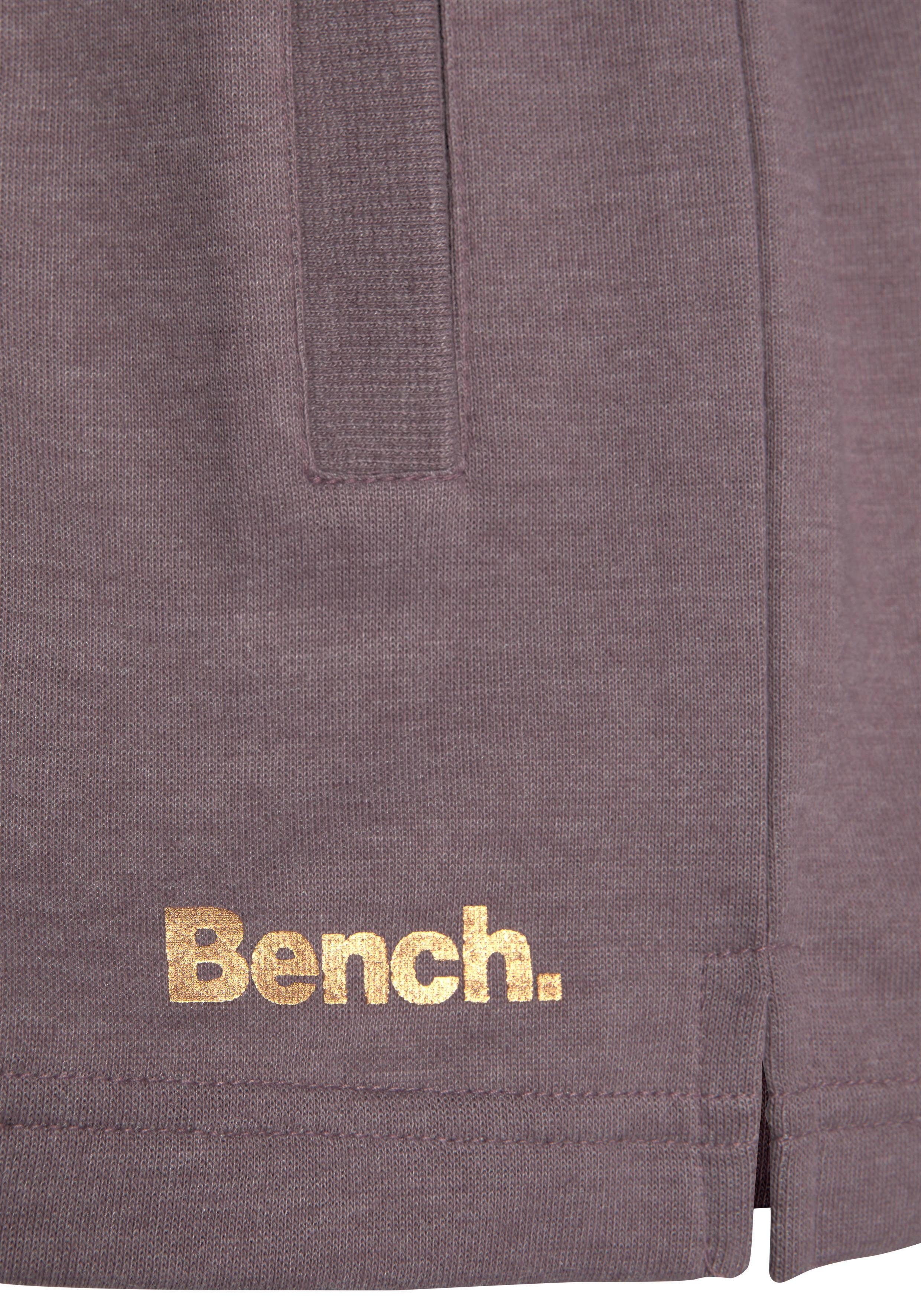Bench. Loungewear Relaxshorts Sweatbroek met korte zijopeningen en zijzakken, loungewear