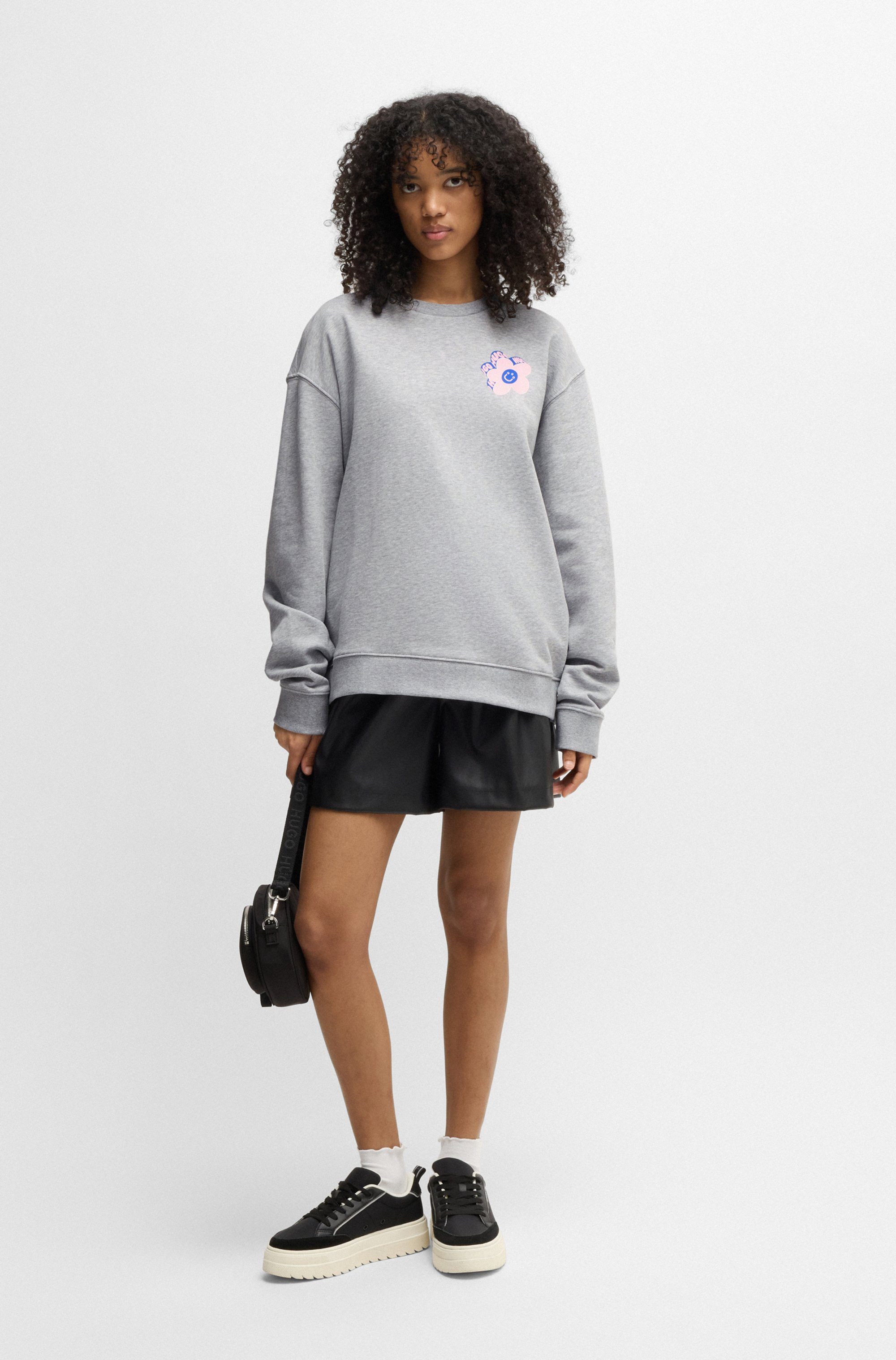 HUGO Blue Sweatshirt Oversized crew met bloemenprint op de achterkant, straß logo print