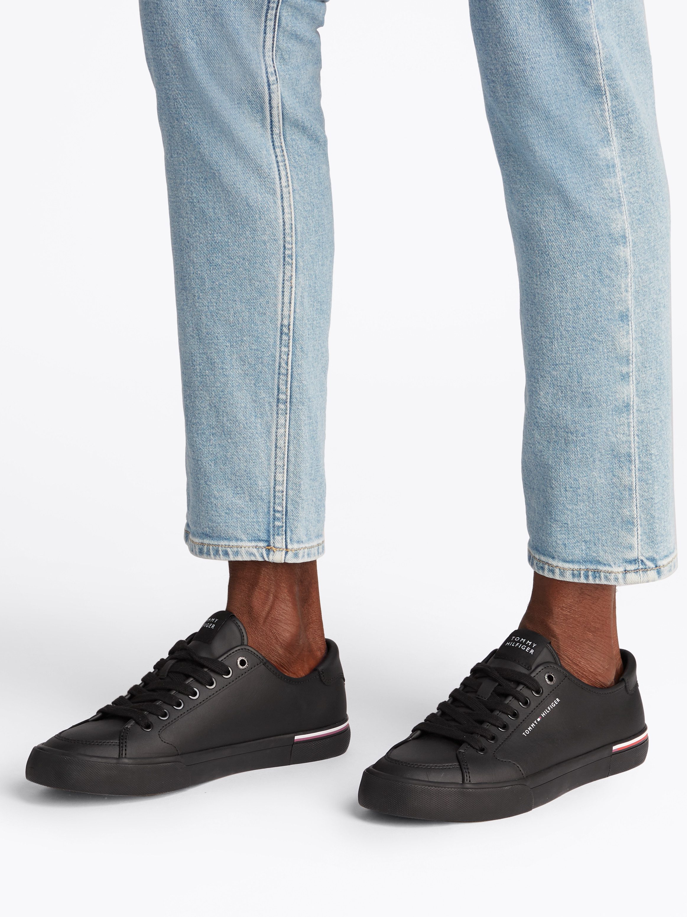 Tommy Hilfiger Sneakers CORE CORPORATE VULC LEATHER , vrijetijdsschoen, lage schoen, veterschoen met logotekst