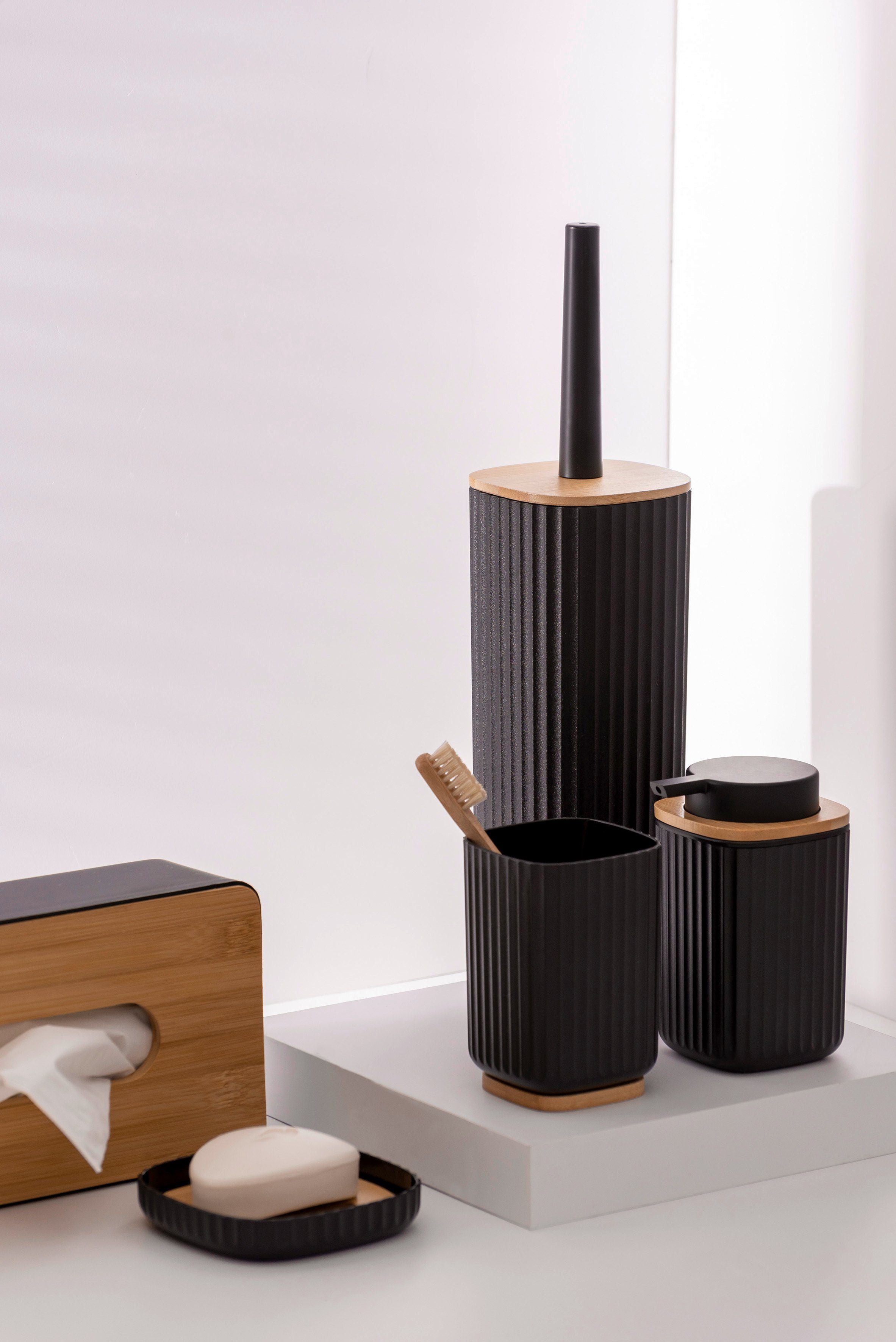 WENKO Toiletset Rotello zwart, gesloten model
