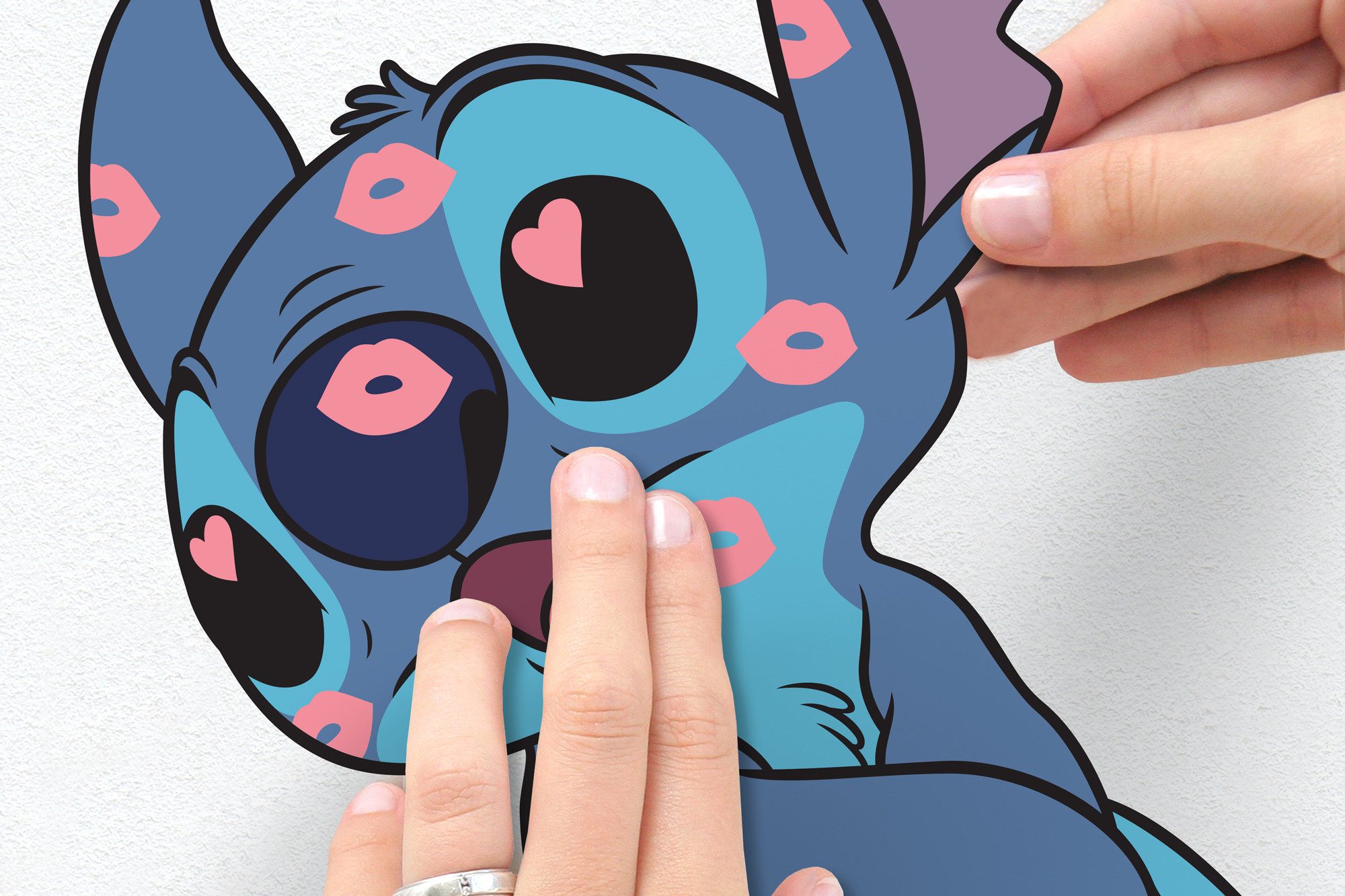 Komar Wandfolie Stitch in Love - grootte 50 x 70 cm zelfklevend, wandstickers, kinderkamer (43-delig)