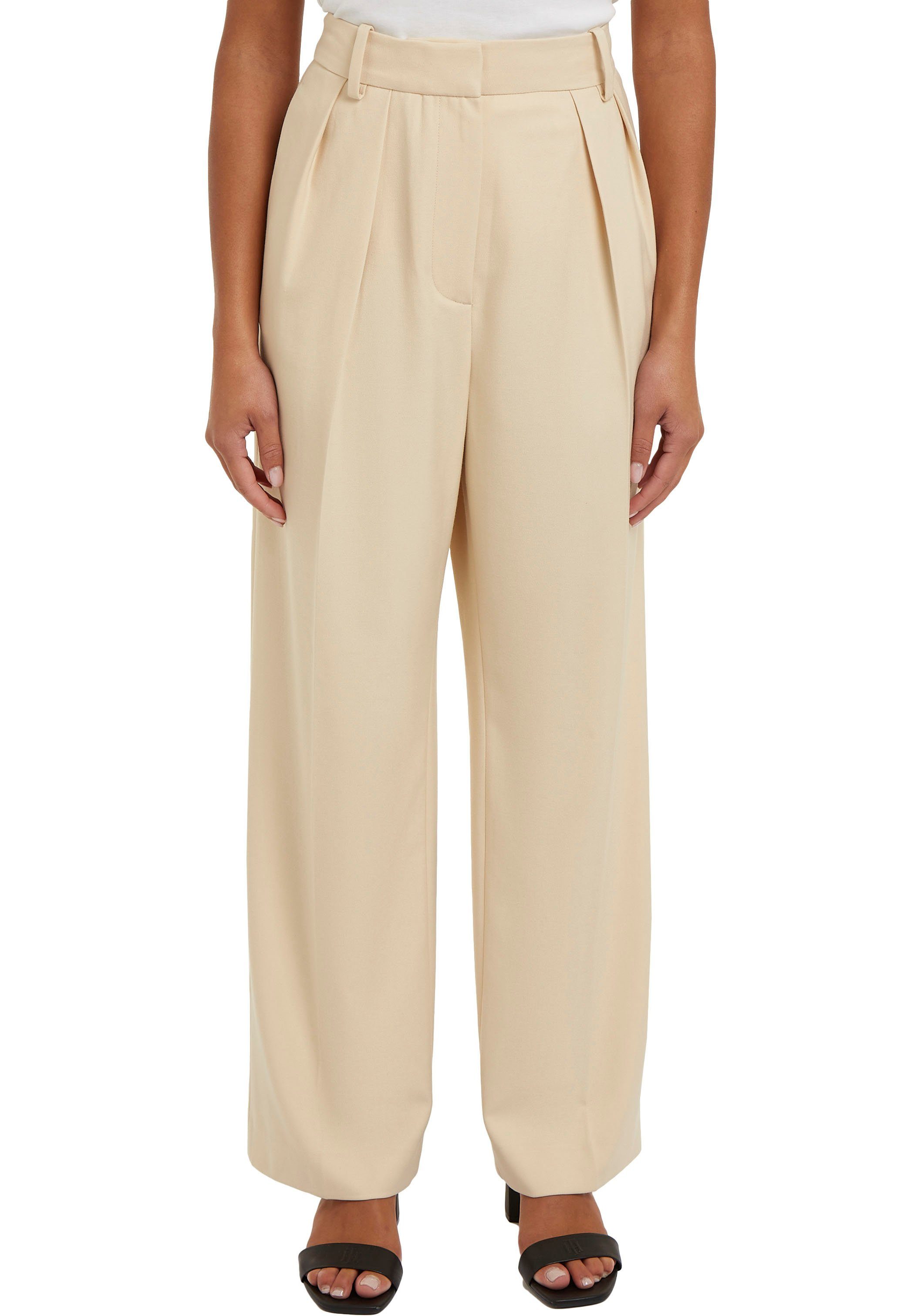 Tommy Hilfiger Geweven broek MD CORE RELAXED STRAIGHT PANT met logo-stiksel op de achterkant