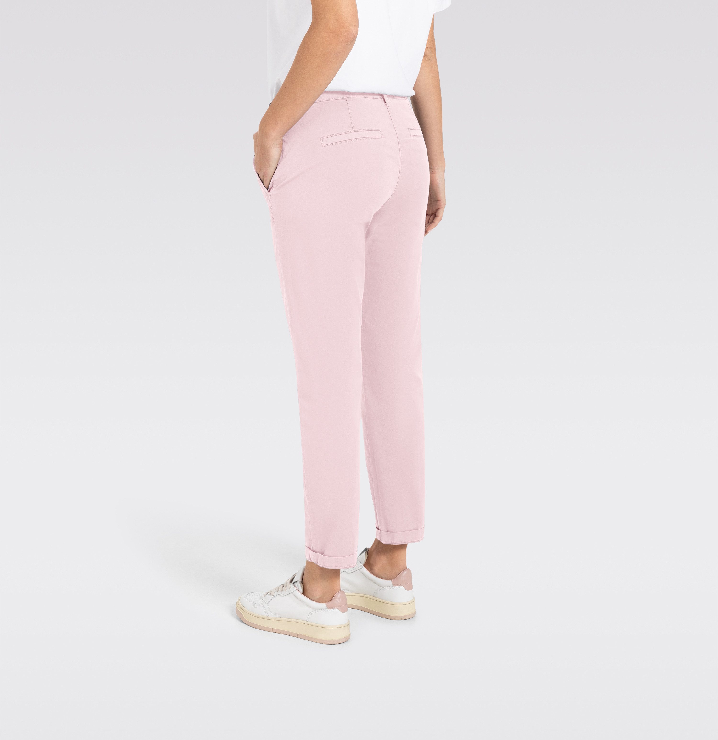 MAC Chino turn up met subtiele glans, elegant en sportief tegelijk