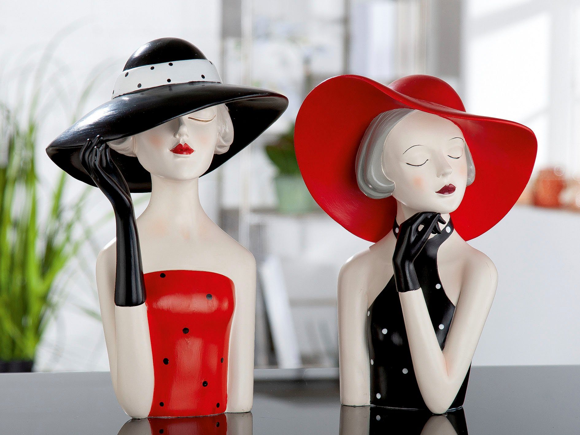 Beeld Meisje met zwarte hoed - Zwart - Decoratie figuren - Polyresin - Hoogte 29.5 cm