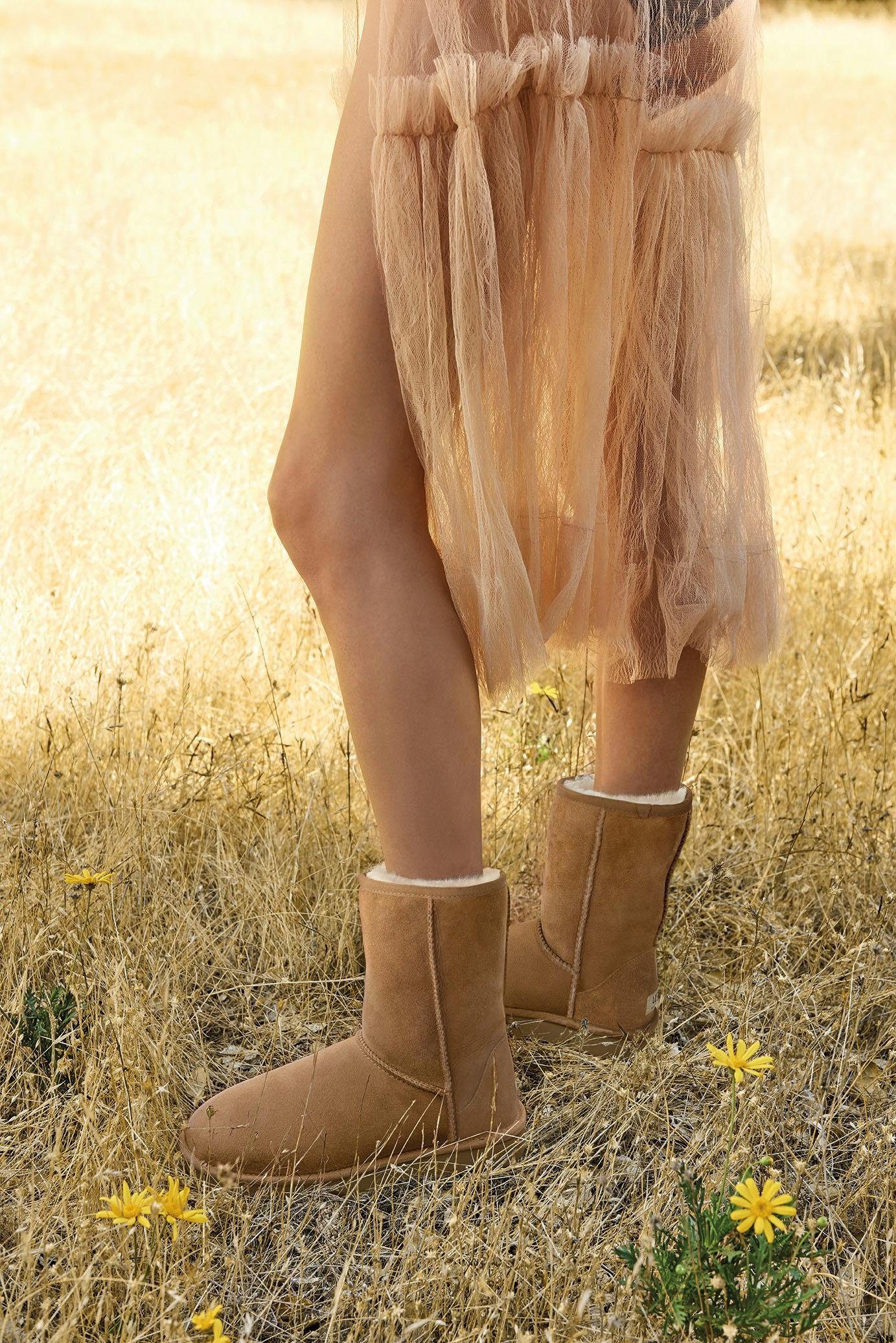 UGG Winterlaarzen Classic Short 2 laarzen, instap laarzen in klassiek ontwerp