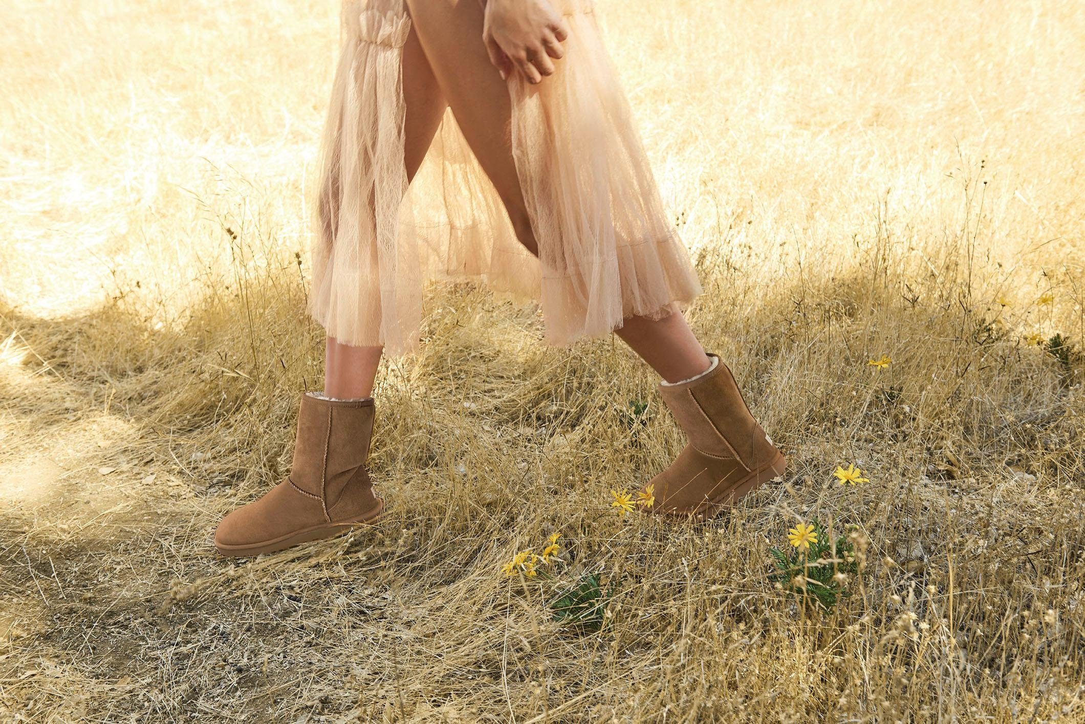 UGG Winterlaarzen Classic Short 2 laarzen, instap laarzen in klassiek ontwerp