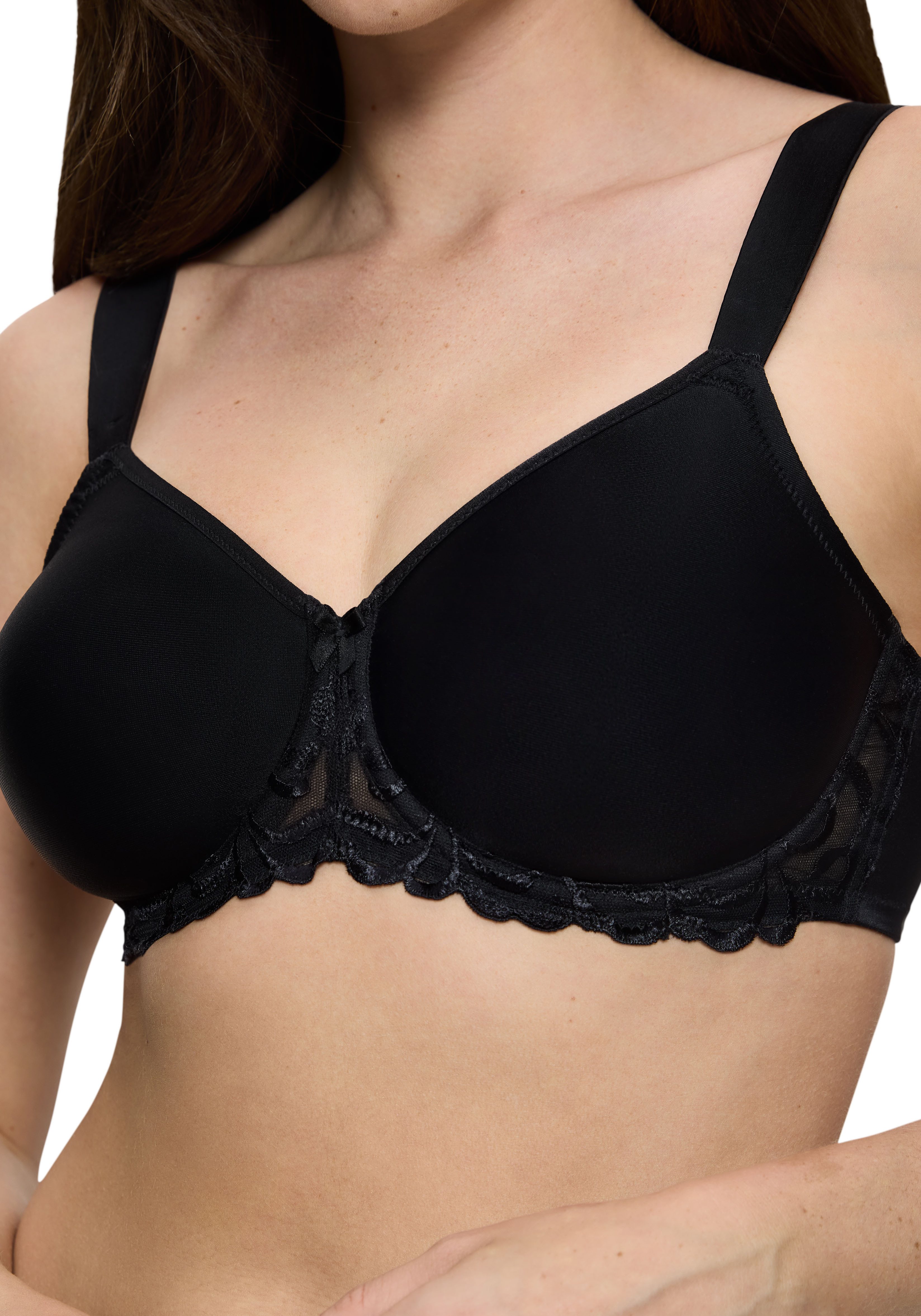 Triumph Minimizer-bh Modern Finesse W01 maakt de borst optisch kleiner met een cupmaat