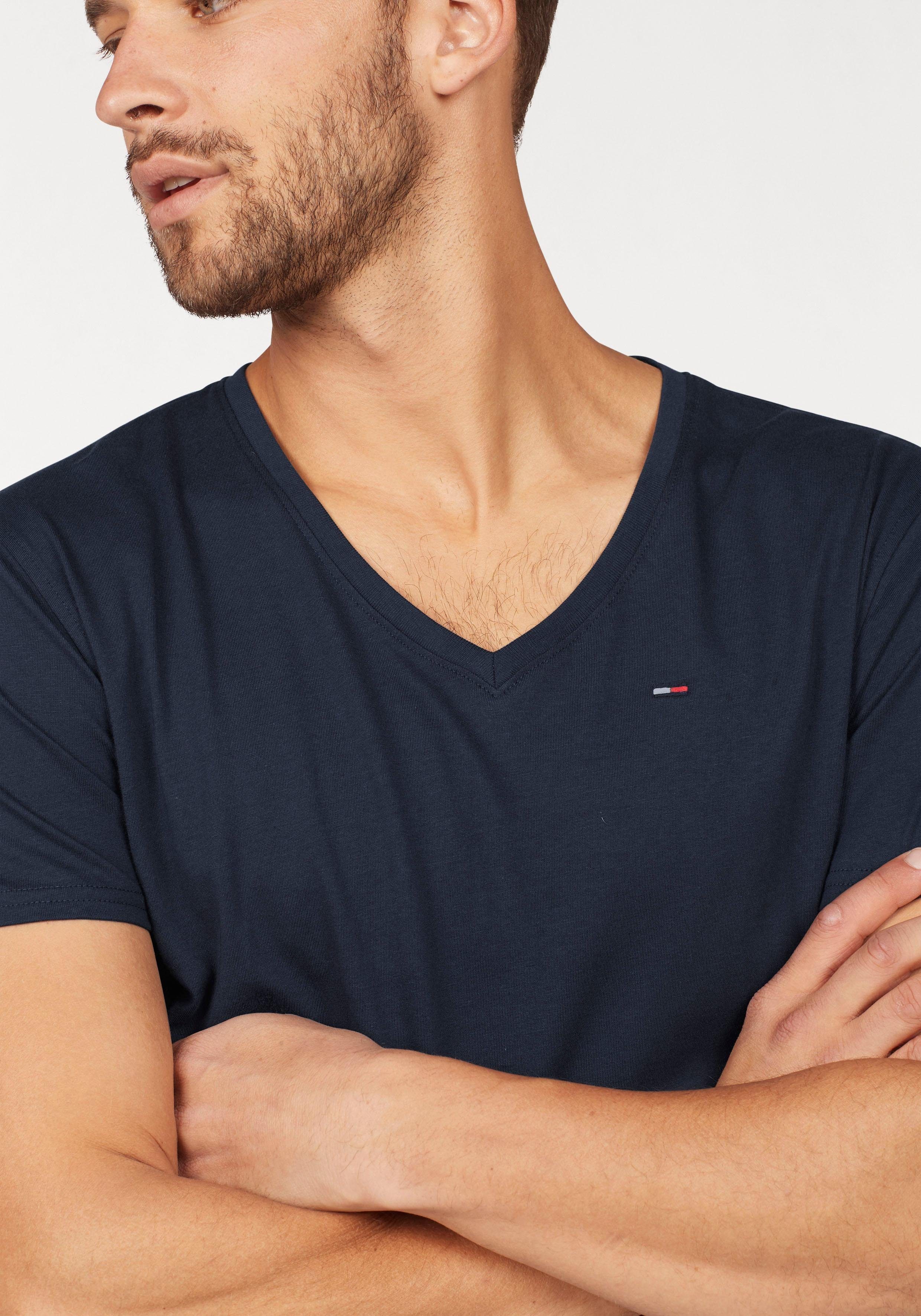 TOMMY JEANS T-shirt TJM ORIGINAL JERSEY V NECK TEE met v-hals en subtiele logo-vlag