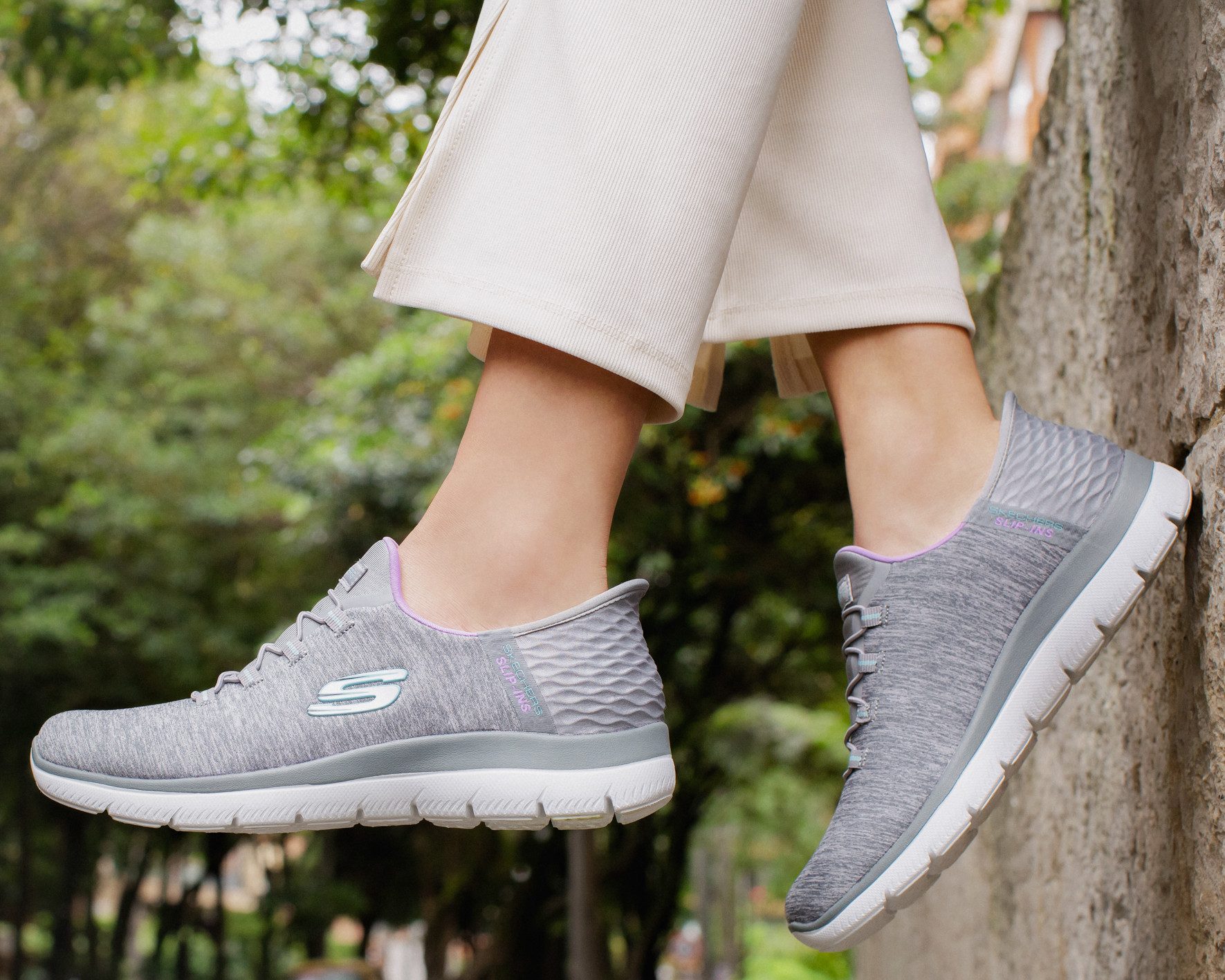 Skechers Instappers SUMMITS DAZZLING HAZE Slip-ins sneaker, vrijetijdsschoen met subtiele contrastdetails